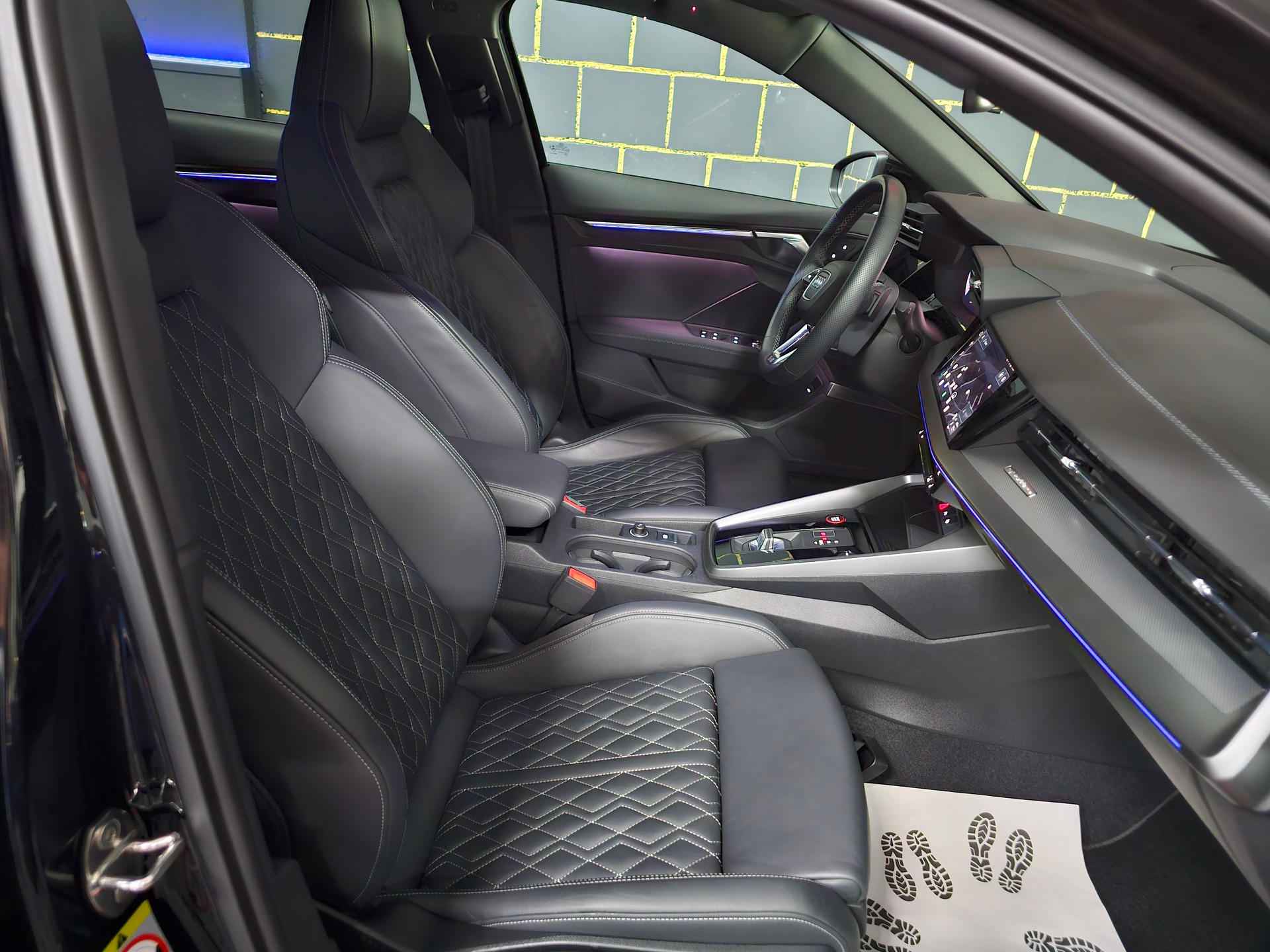 AUDI S3 Limousine 2.0 TFSI quattro S-tronic-image-8