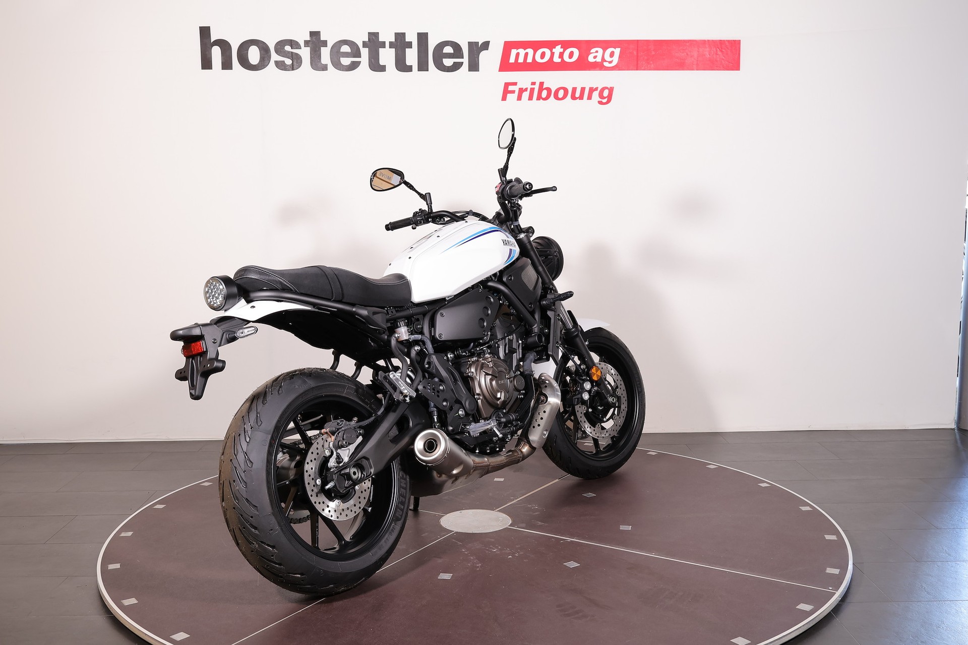 YAMAHA XSR 700-showroom-element-2