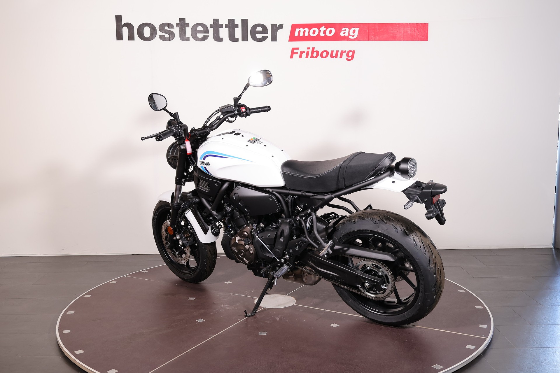 YAMAHA XSR 700-showroom-element-3