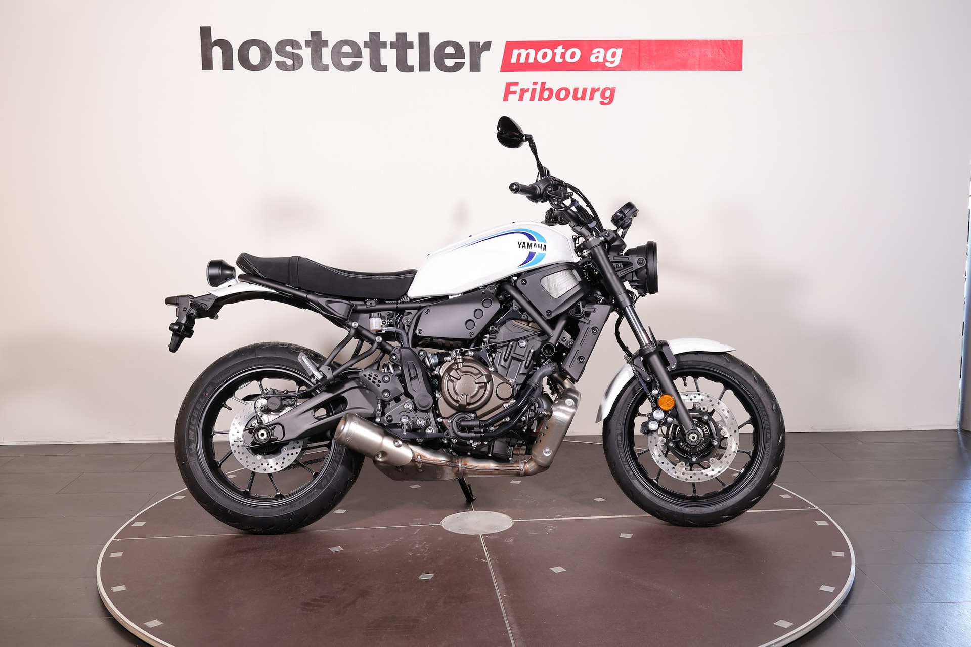 YAMAHA XSR 700-showroom-element-1