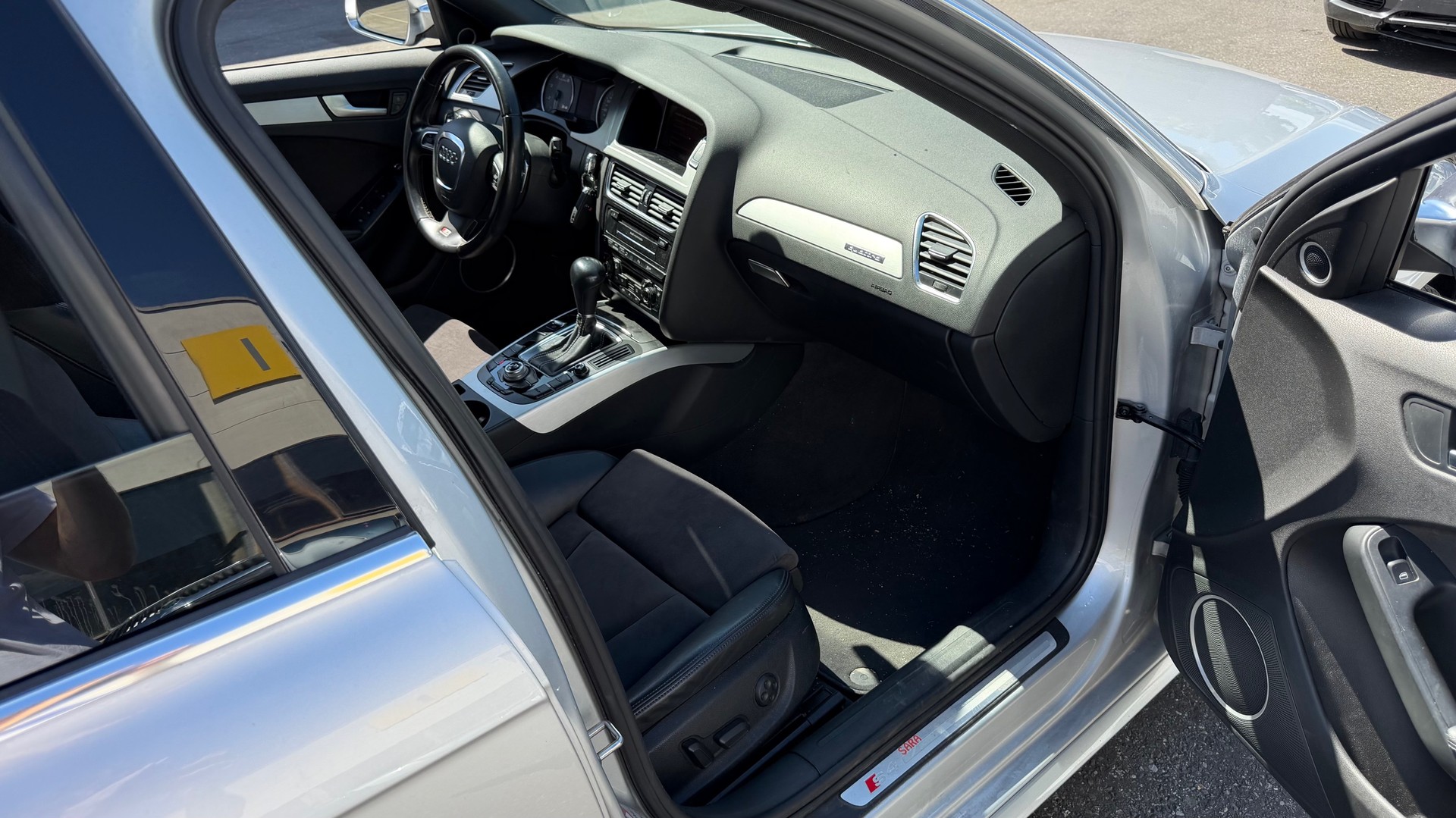 AUDI S4 Avant 3.0 TFSI quattro S-tronic-image-13