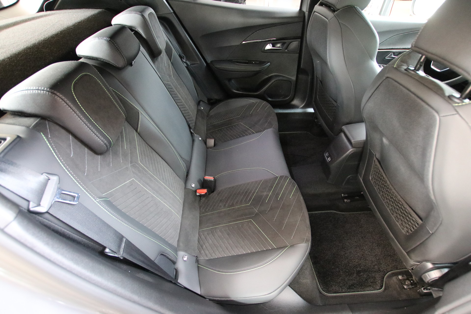 PEUGEOT 2008 1.2 PureTech GT-image-14