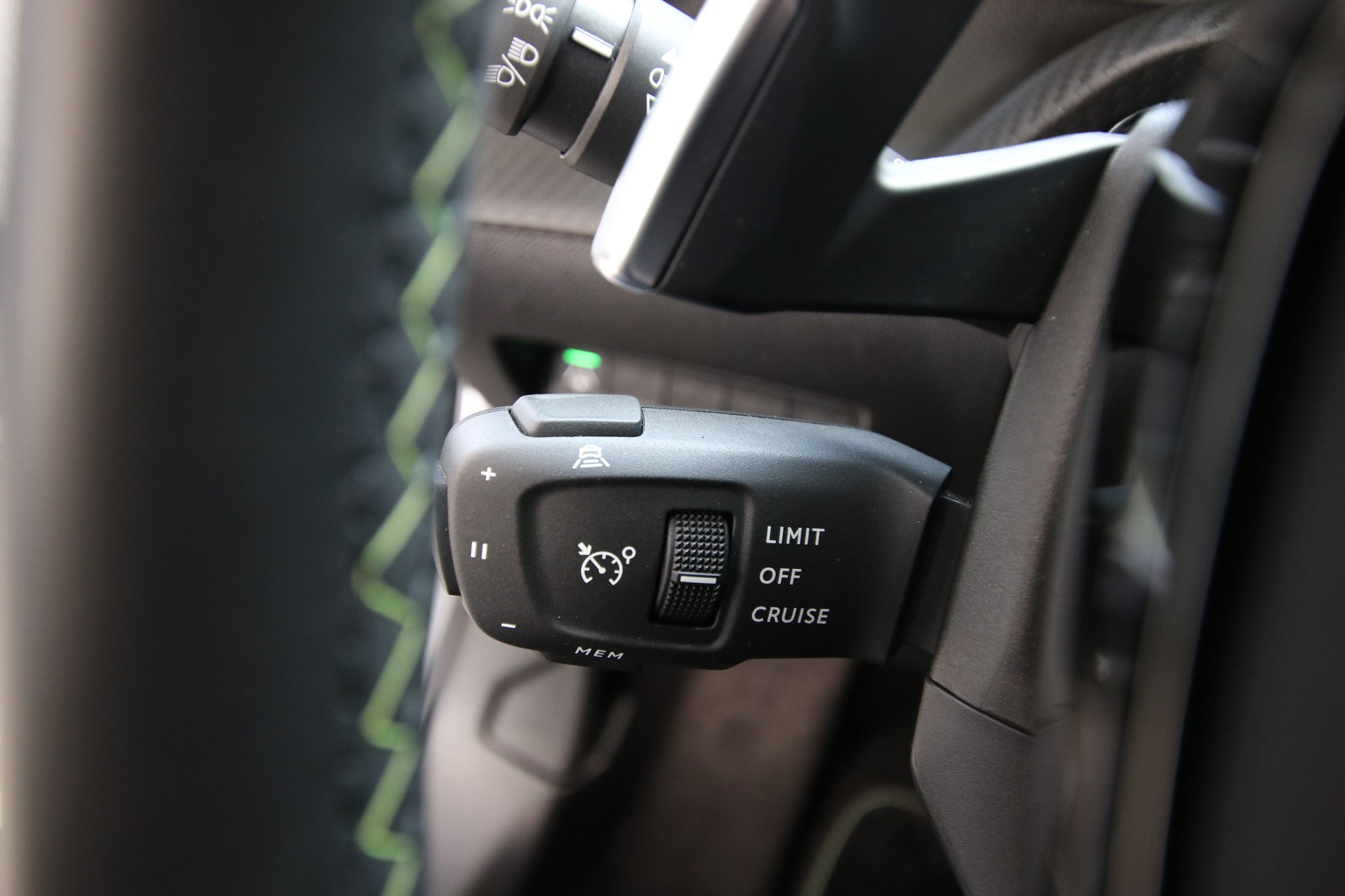 PEUGEOT 2008 1.2 PureTech GT-image-25