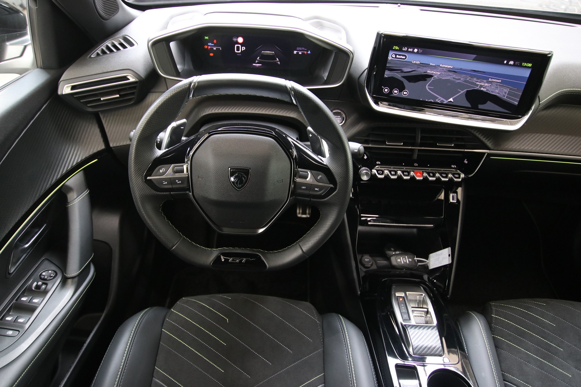 PEUGEOT 2008 1.2 PureTech GT-image-10