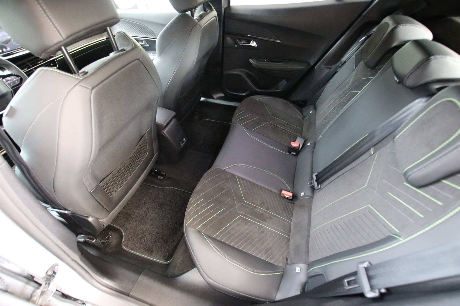 PEUGEOT 2008 1.2 PureTech GT-image-13