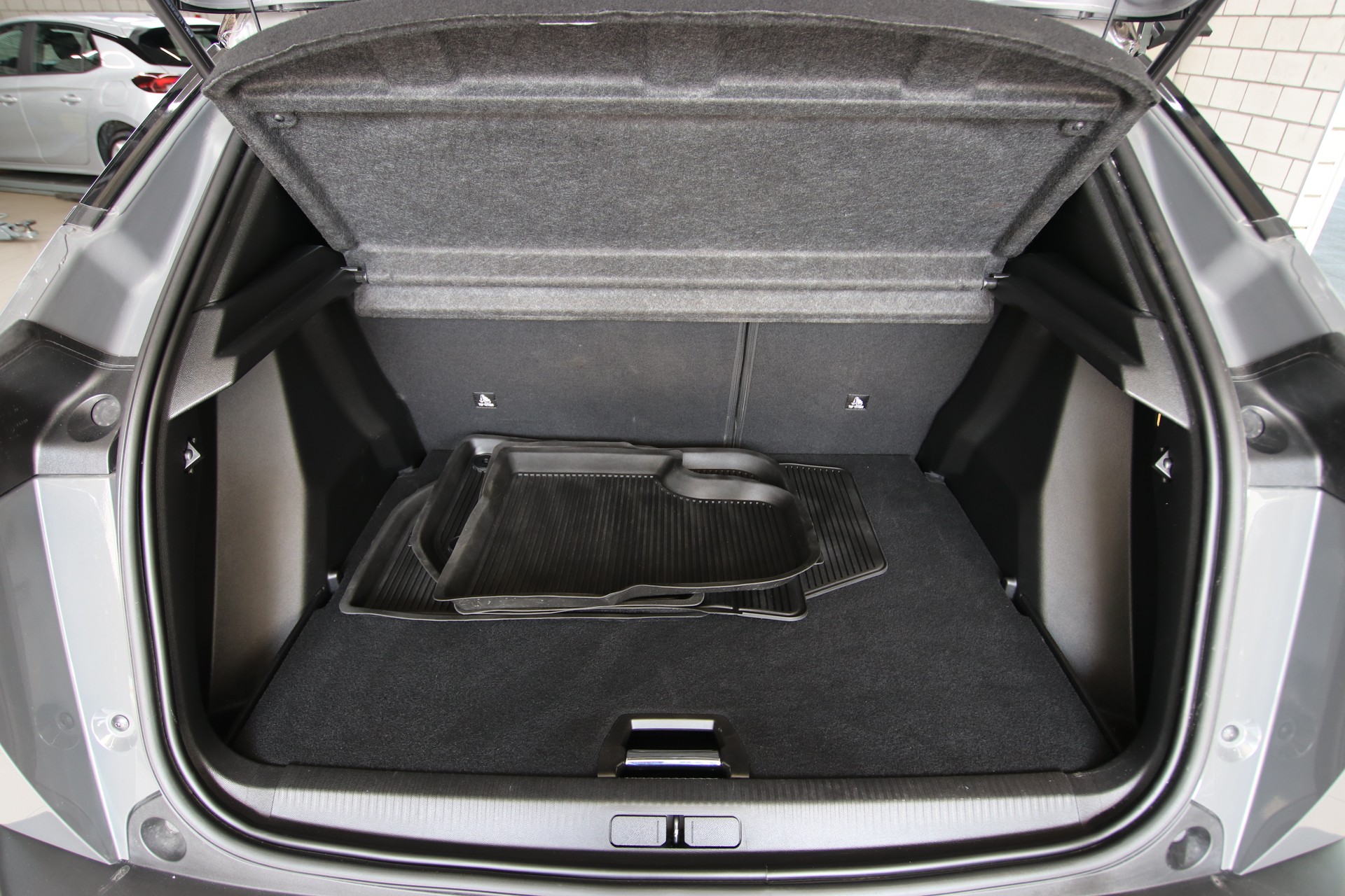 PEUGEOT 2008 1.2 PureTech GT-image-15