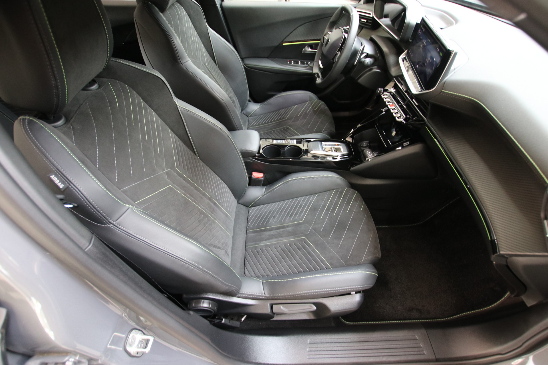 PEUGEOT 2008 1.2 PureTech GT-image-12