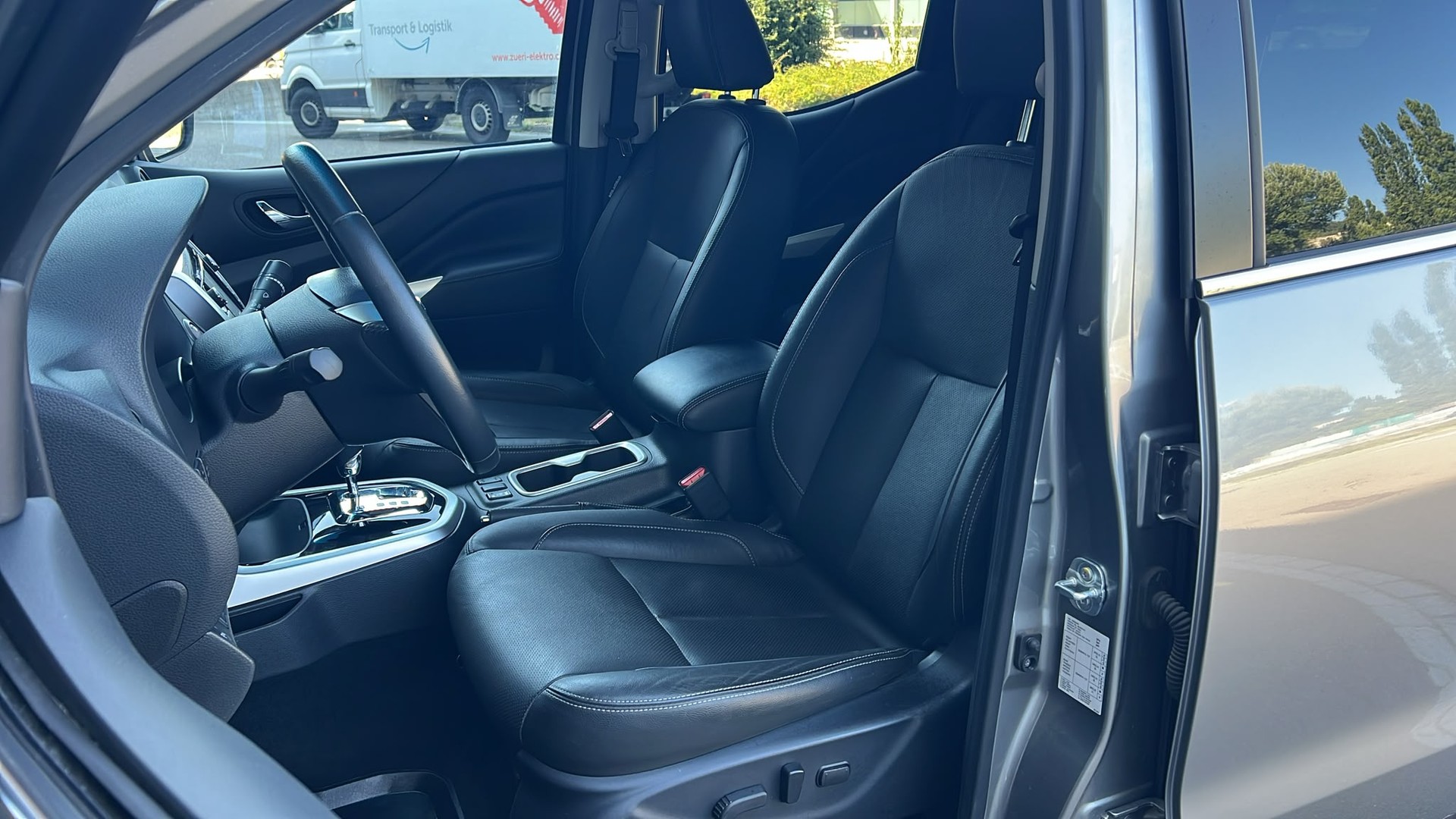 NISSAN Navara Double Cab Tekna 2.3 dCi 4WD Automatic-image-10
