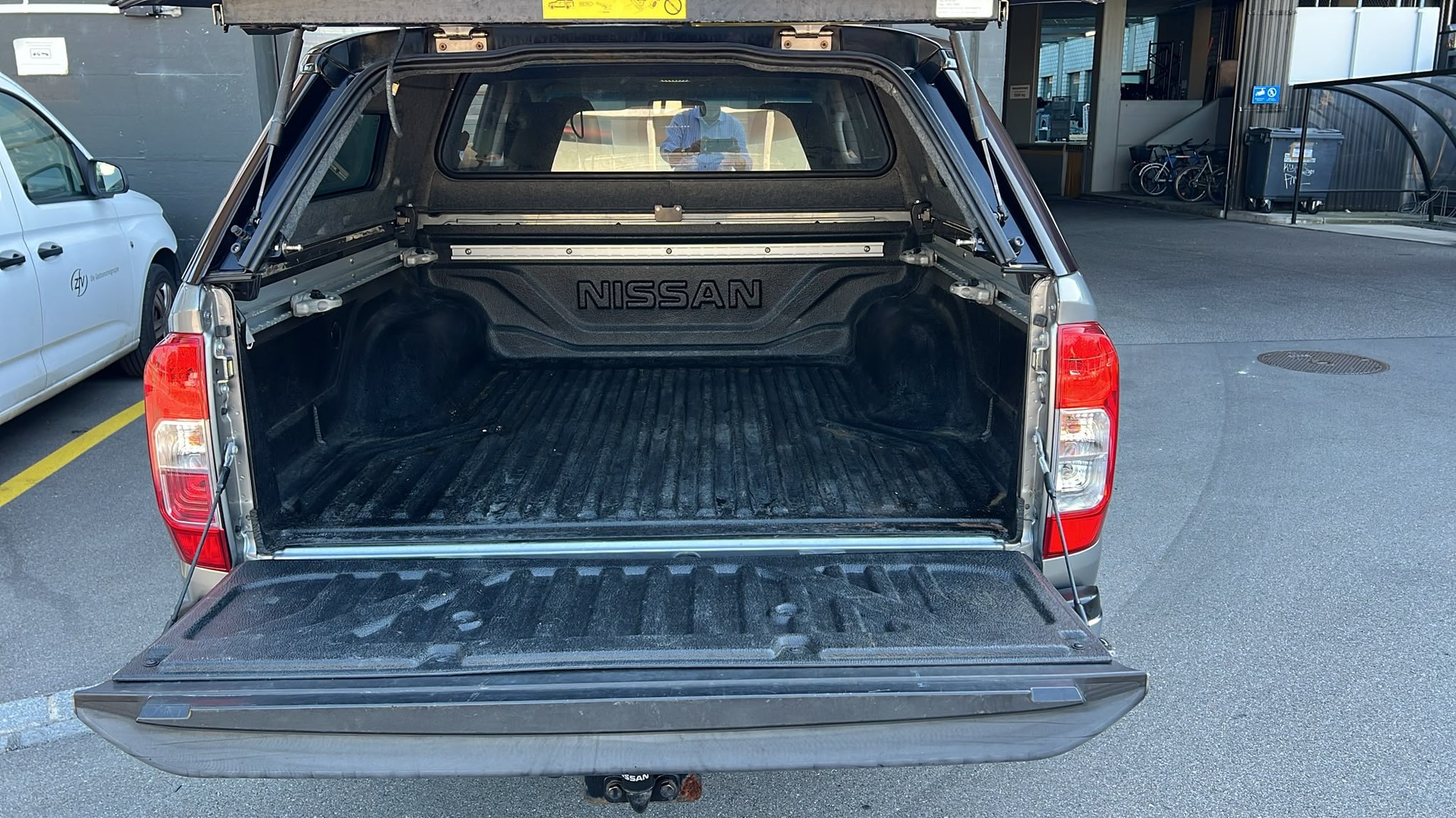 NISSAN Navara Double Cab Tekna 2.3 dCi 4WD Automatic-image-18