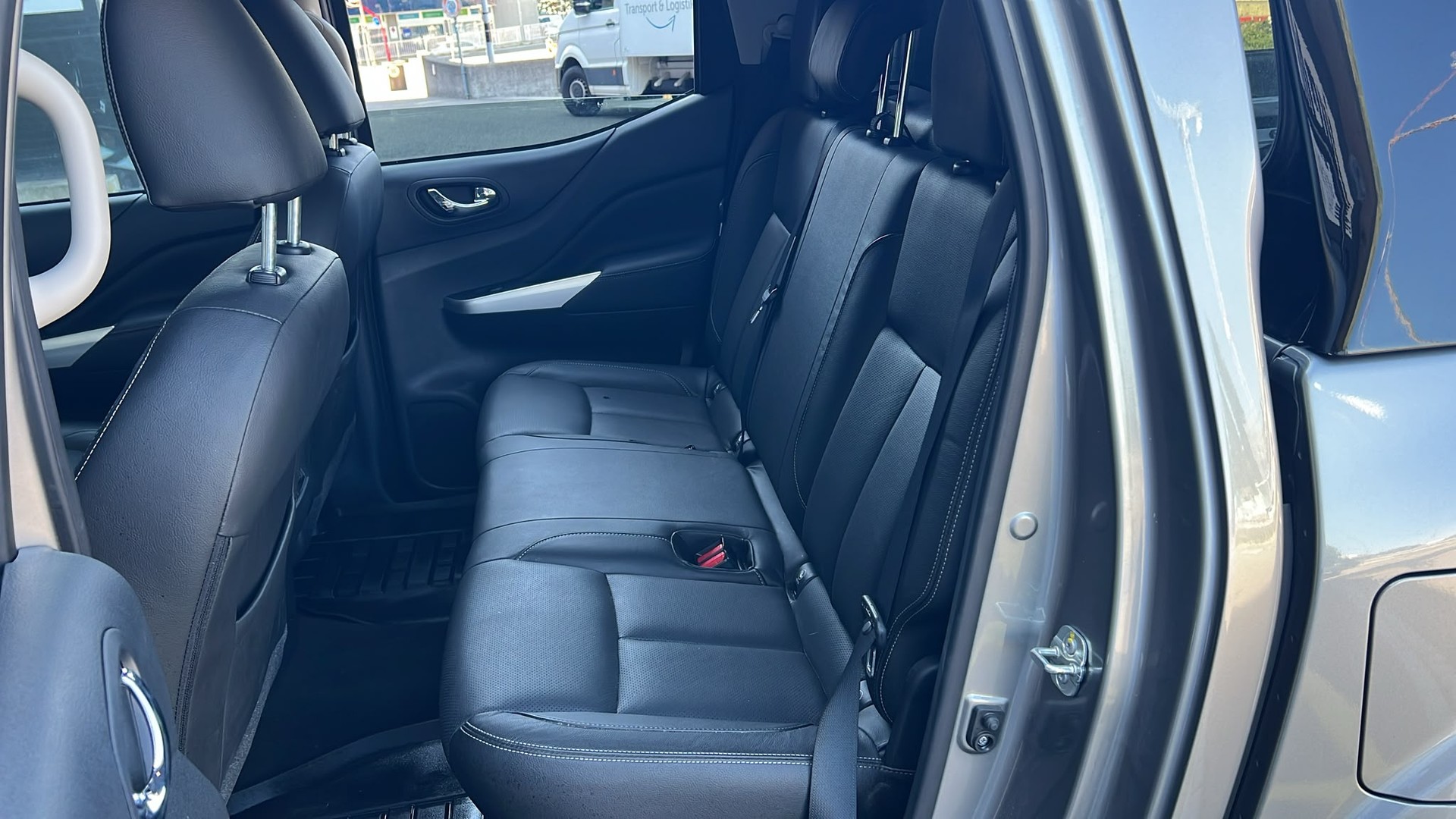 NISSAN Navara Double Cab Tekna 2.3 dCi 4WD Automatic-image-17