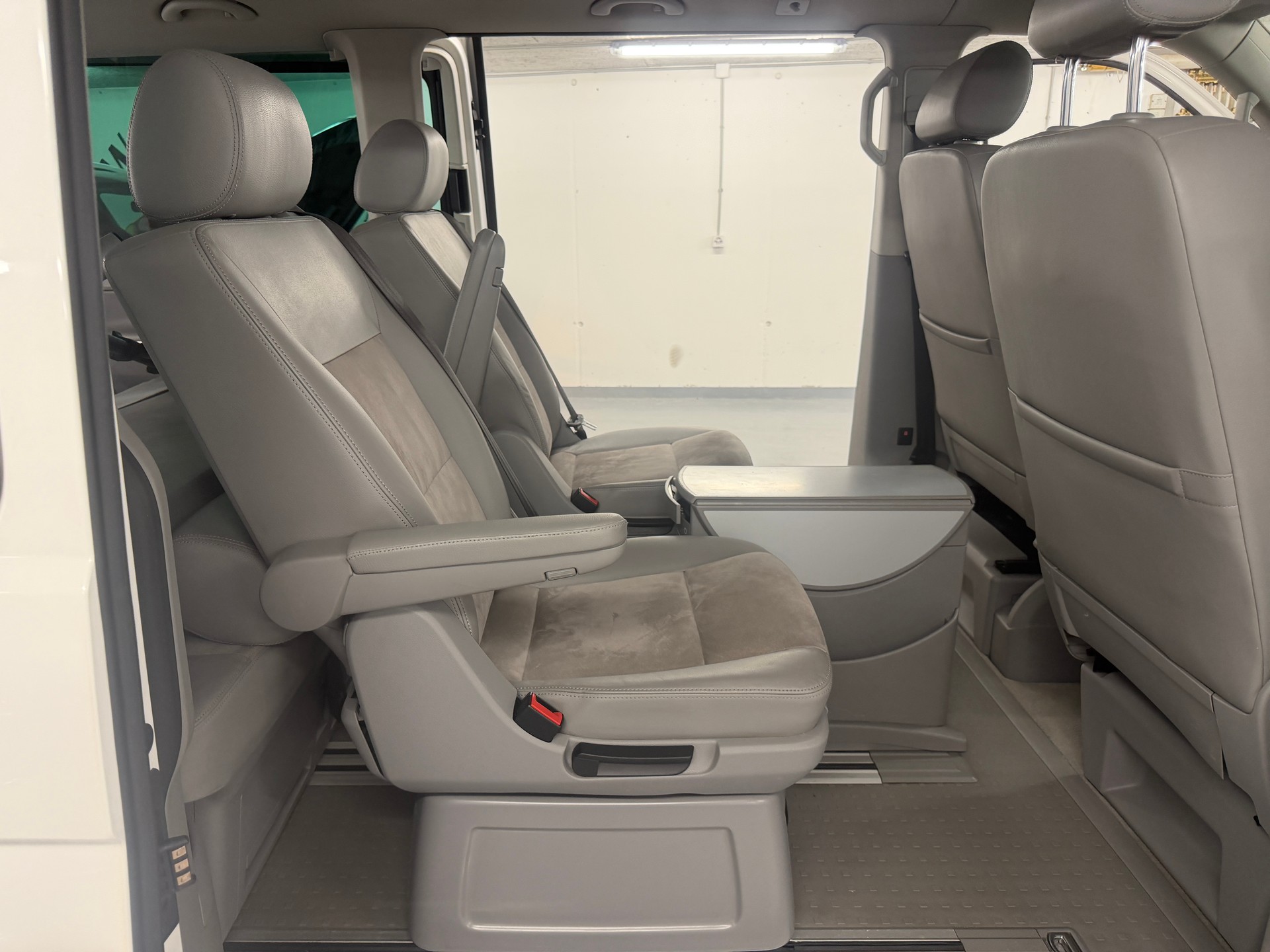 VW T5 Multivan 2.0 Bi-TDI CR PanAmericana 4Motion-image-12