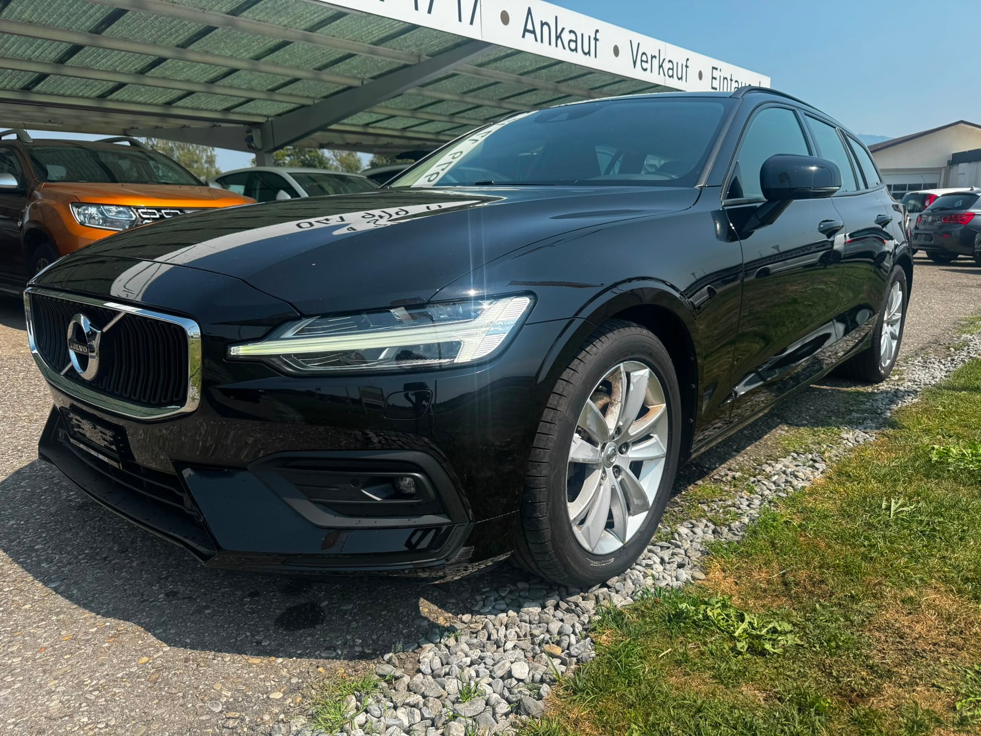 VOLVO V60 D4 Momentum Geartronic-image-0