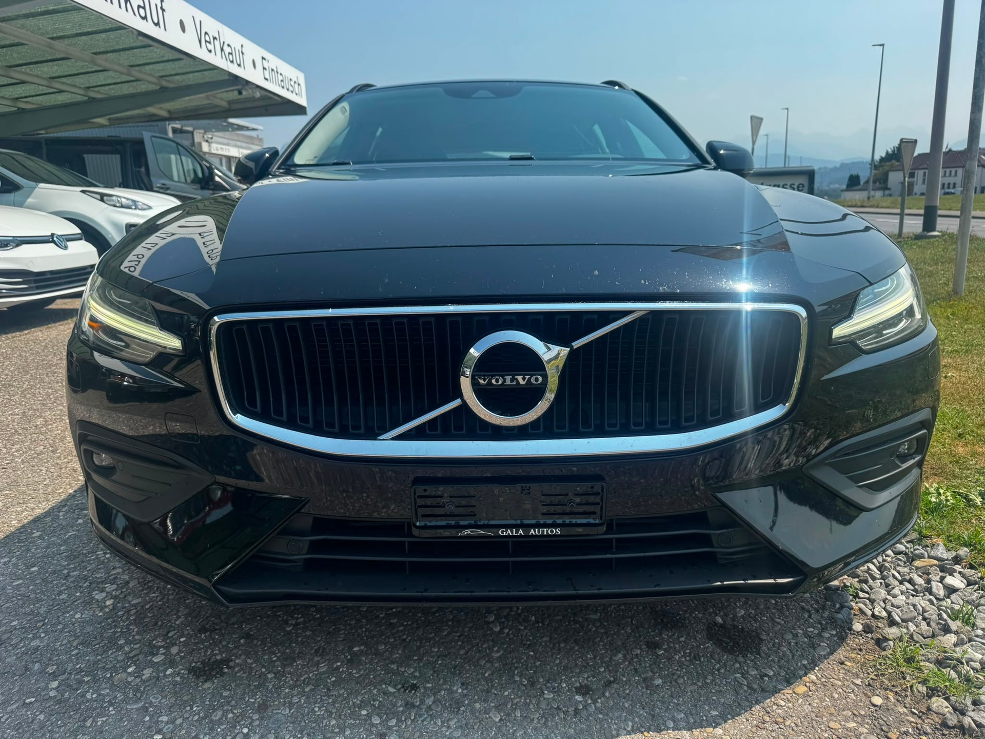 VOLVO V60 D4 Momentum Geartronic-image-1