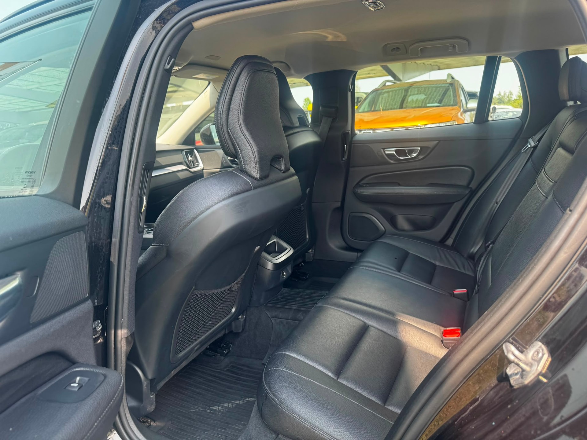 VOLVO V60 D4 Momentum Geartronic-image-11