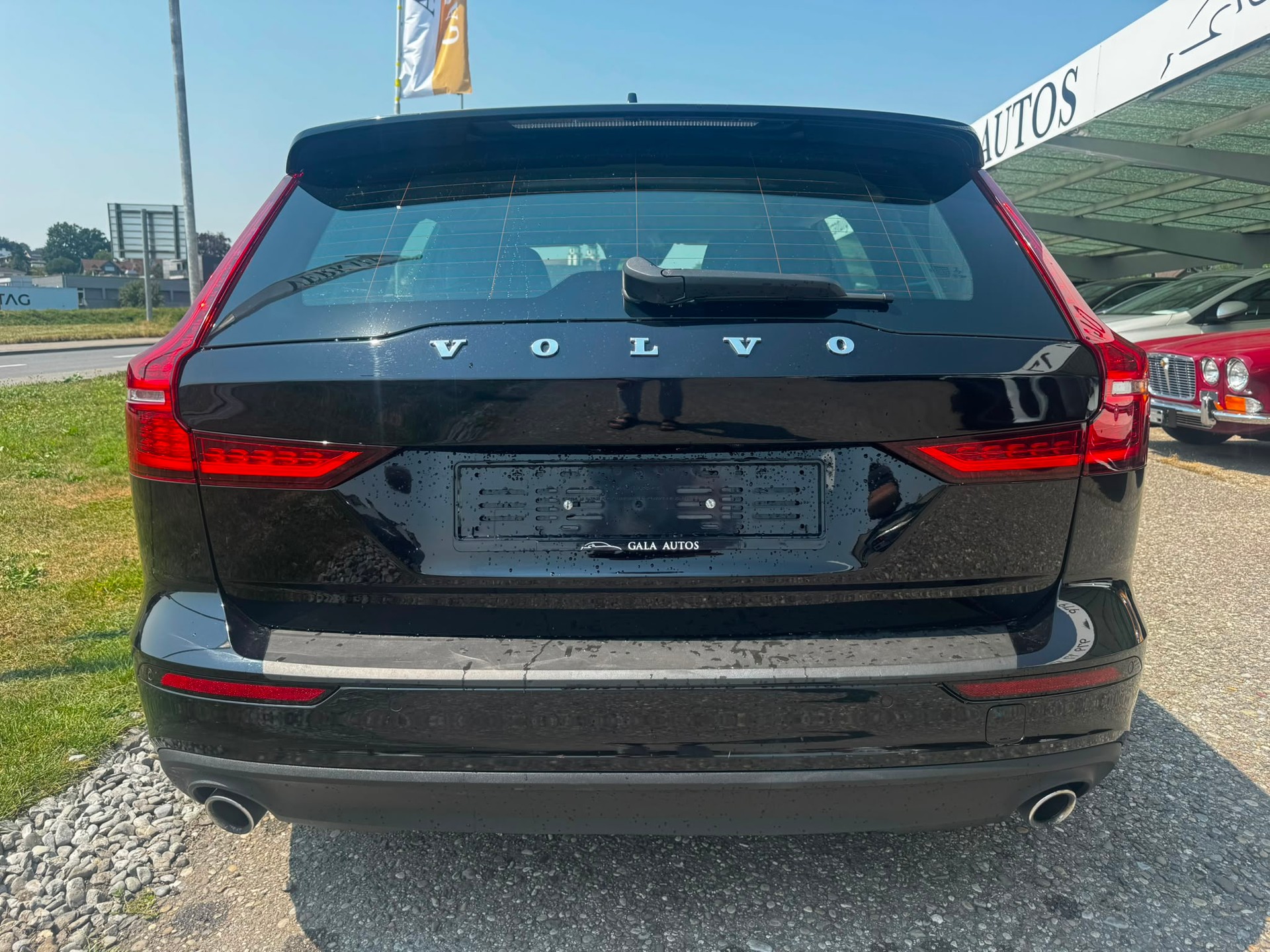 VOLVO V60 D4 Momentum Geartronic-image-5