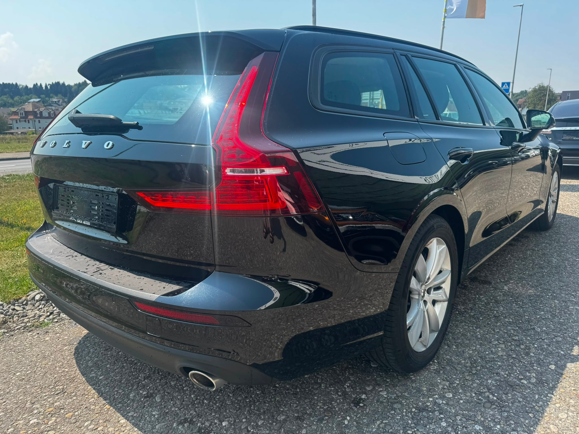 VOLVO V60 D4 Momentum Geartronic-image-4