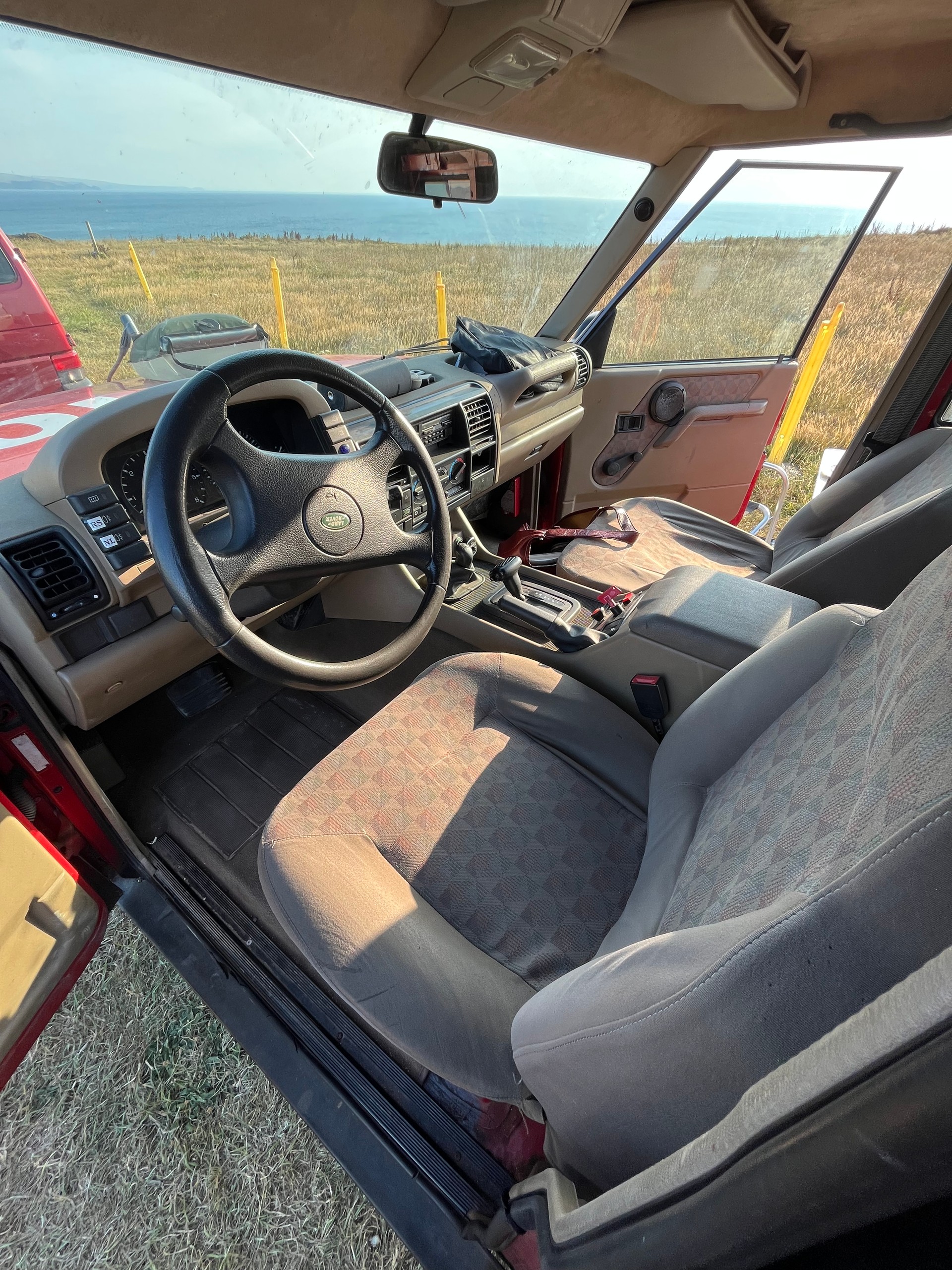 LAND ROVER DISCOVERY-image-2