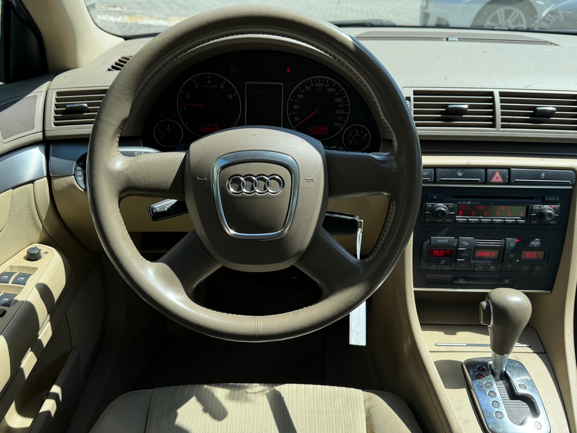AUDI A4 Avant 1.8 Turbo-image-6