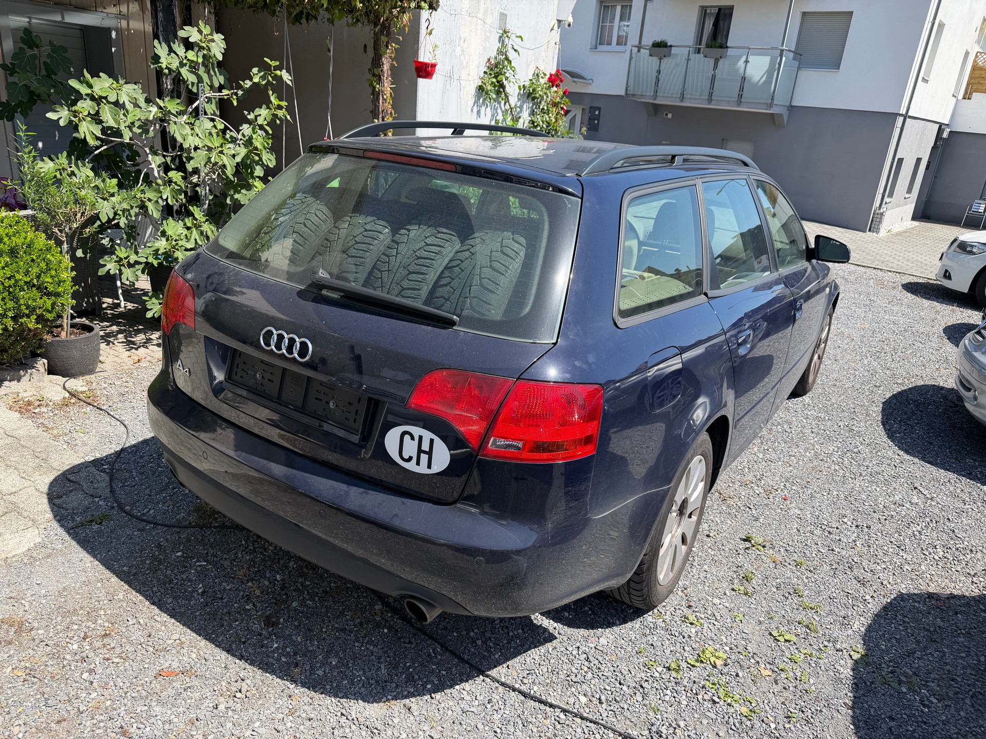 AUDI A4 Avant 1.8 Turbo-image-3