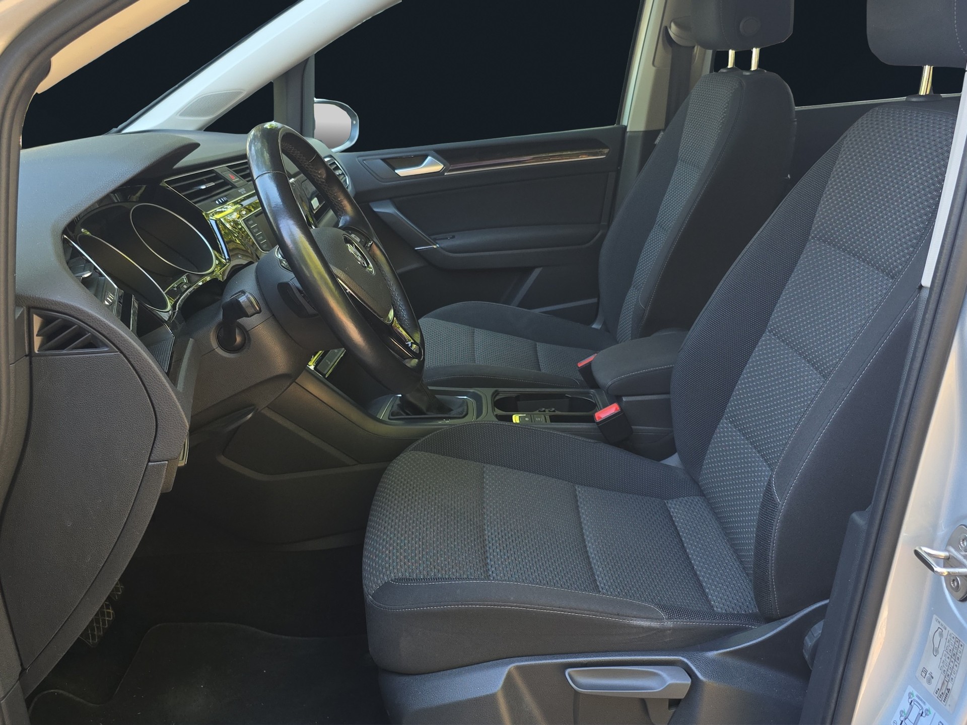 VW Touran 1.6 TDI BlueMotion Technology Trendline DSG-image-9