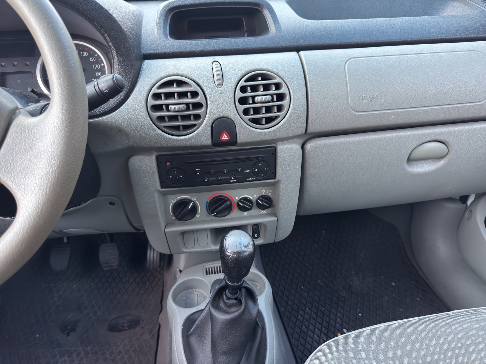 RENAULT Kangoo 1.6 16V Expression-image-10