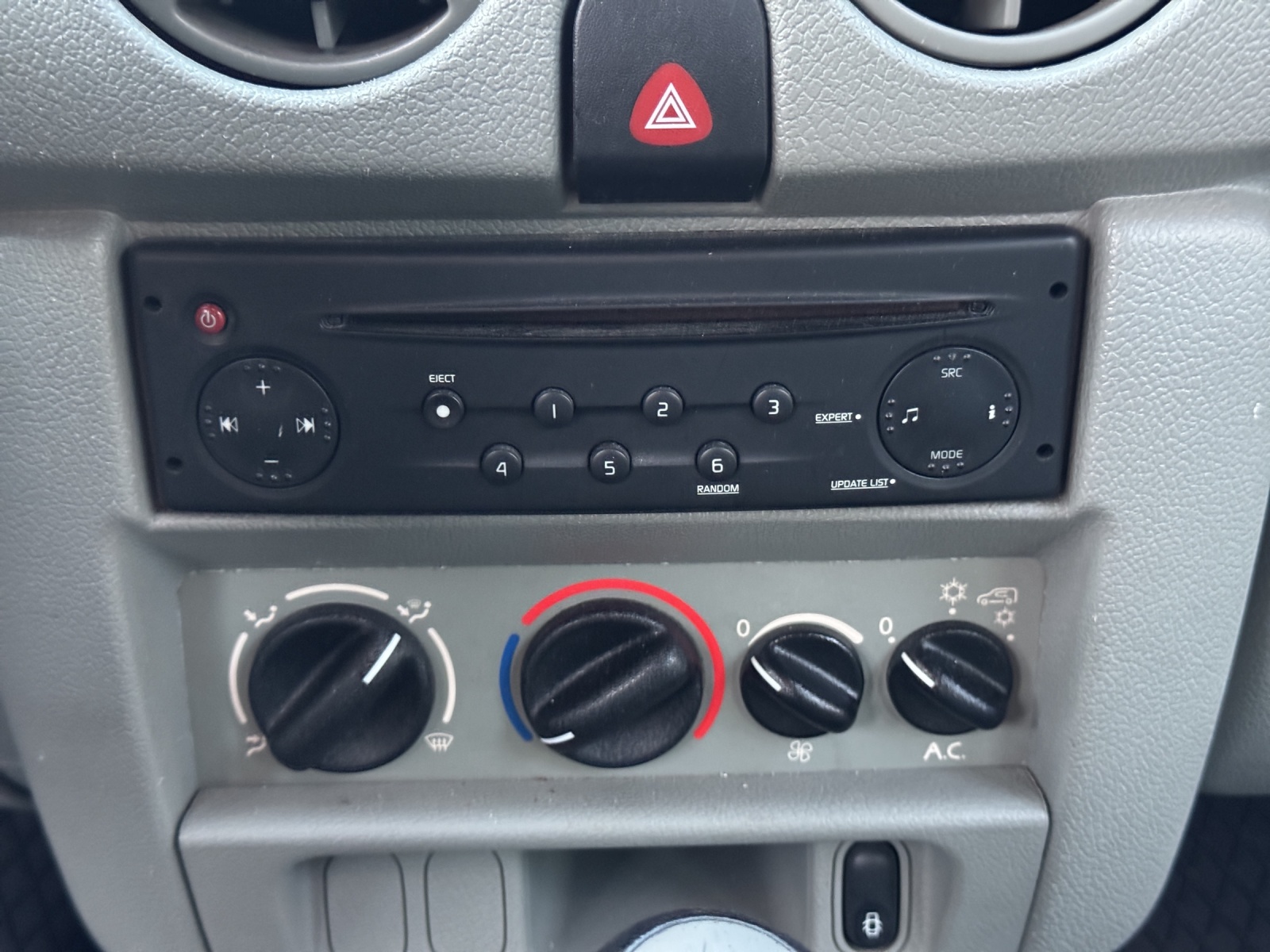 RENAULT Kangoo 1.6 16V Expression-image-11