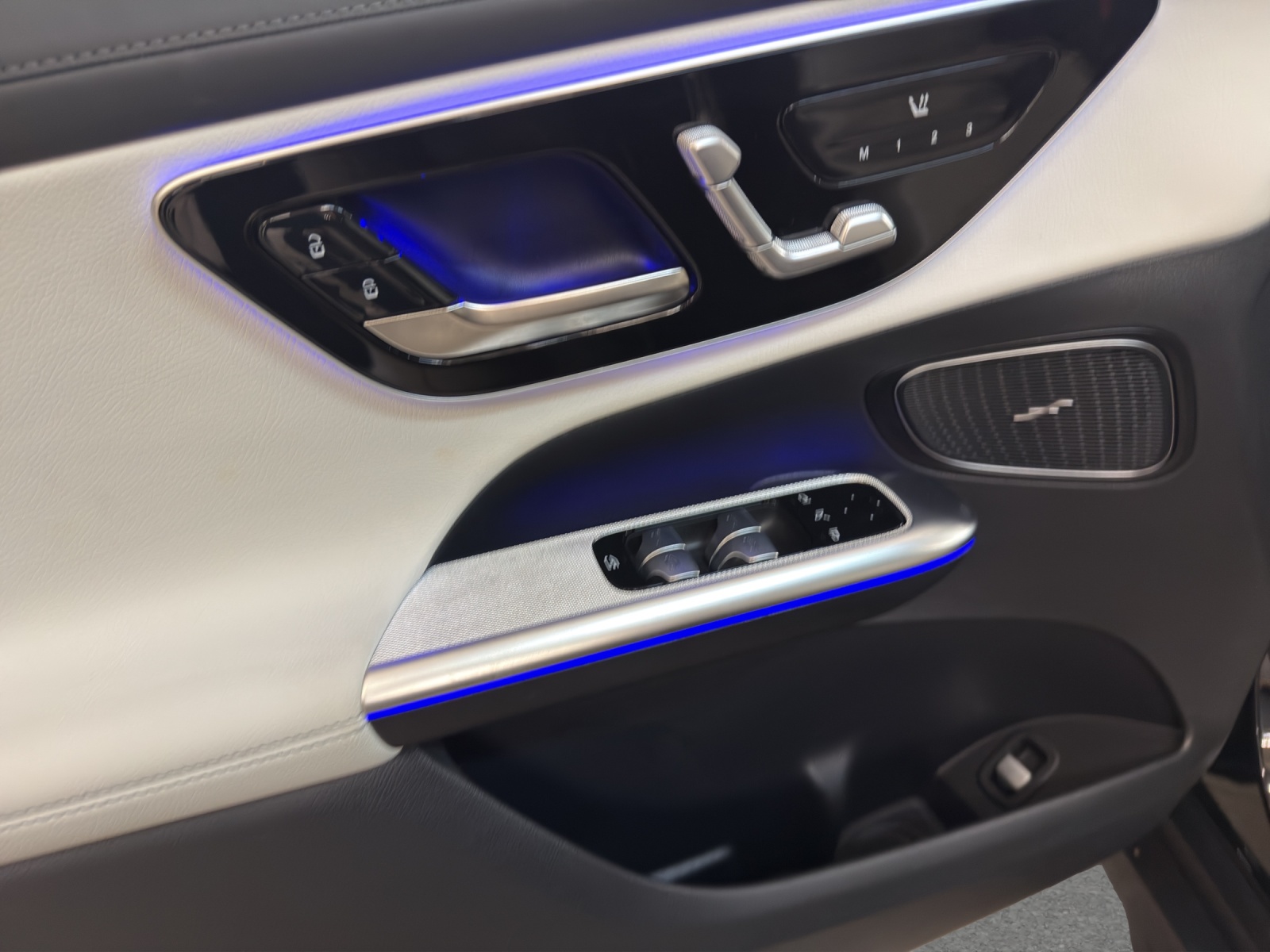 MERCEDES-BENZ GLC 450 d 4M - AMG / DISTRONIC / 360 Grad Kamera / Panorama-Dach / Head-Up Display-image-12