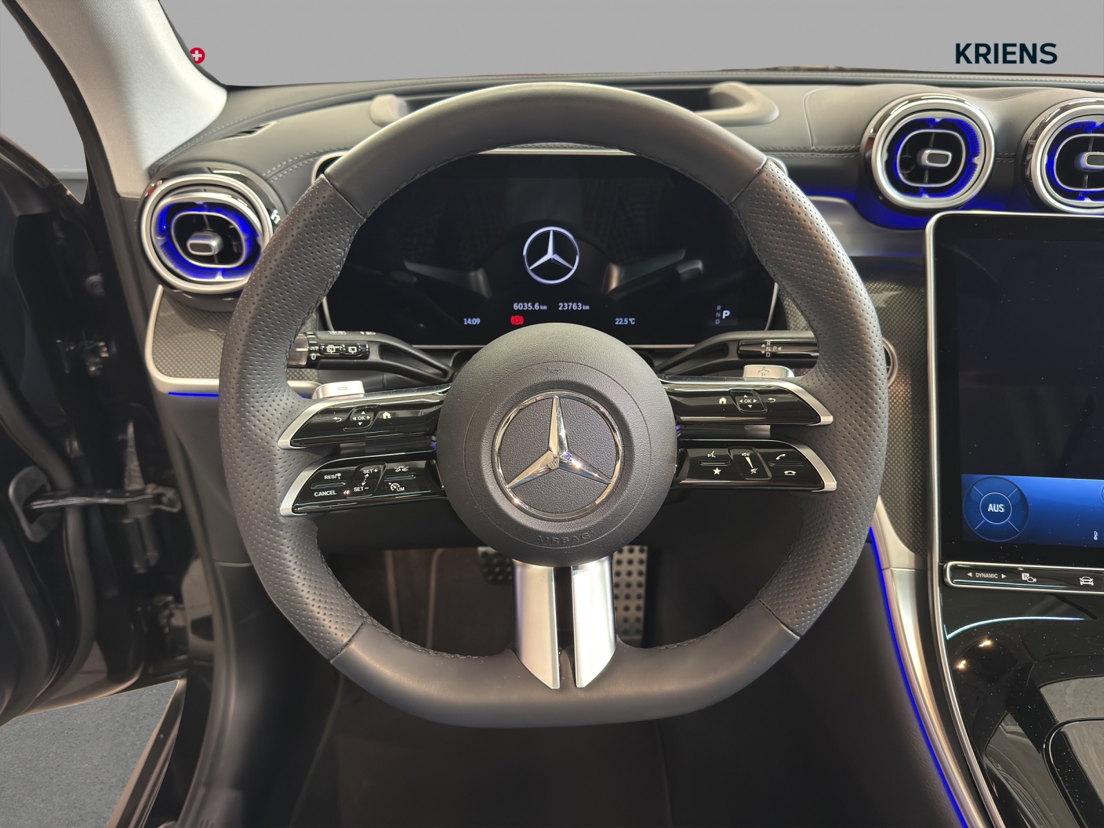 MERCEDES-BENZ GLC 450 d 4M - AMG / DISTRONIC / 360 Grad Kamera / Panorama-Dach / Head-Up Display-image-9