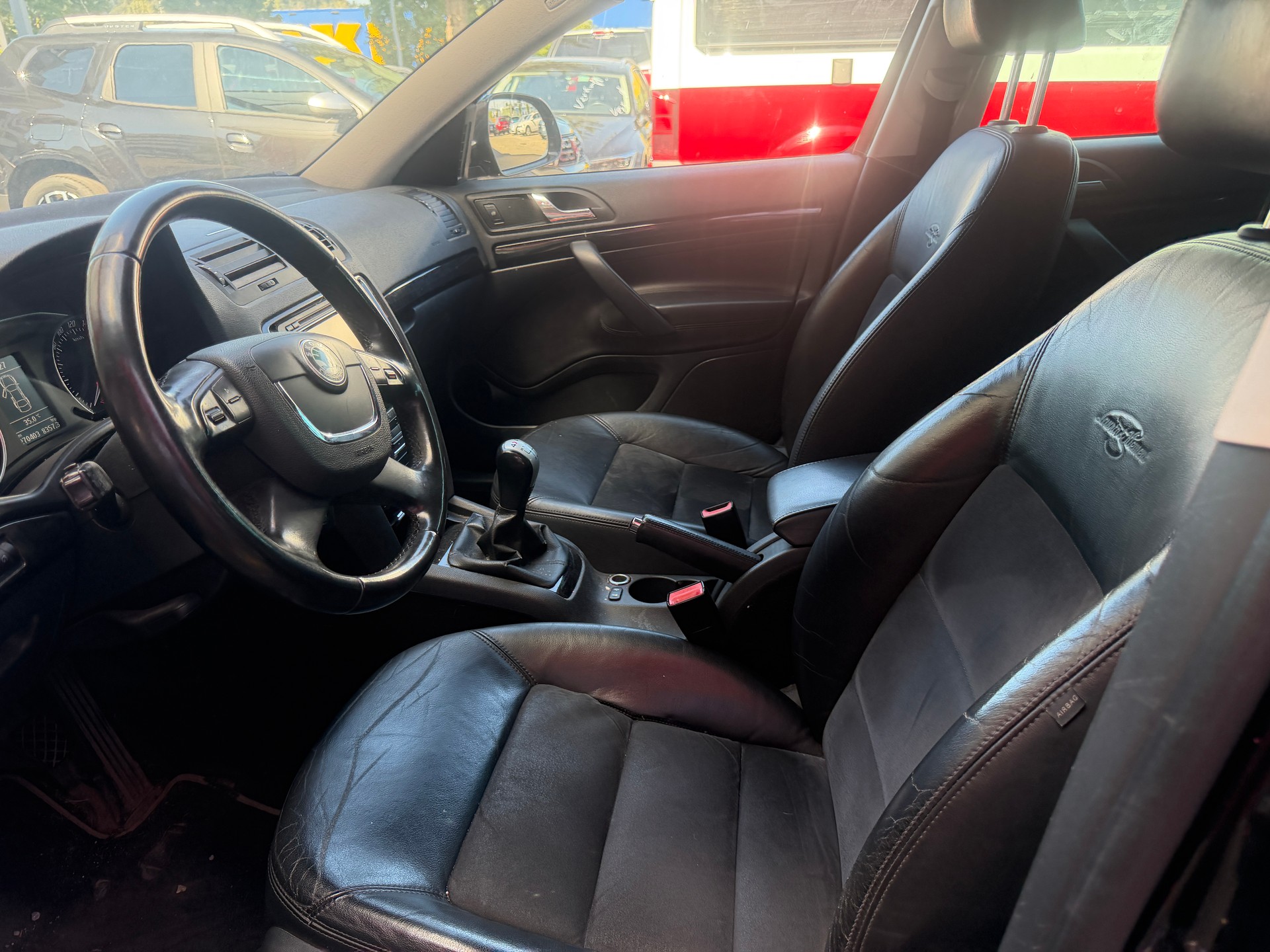 SKODA Octavia Combi 1.8 TSI Stöckli 4x4-image-8