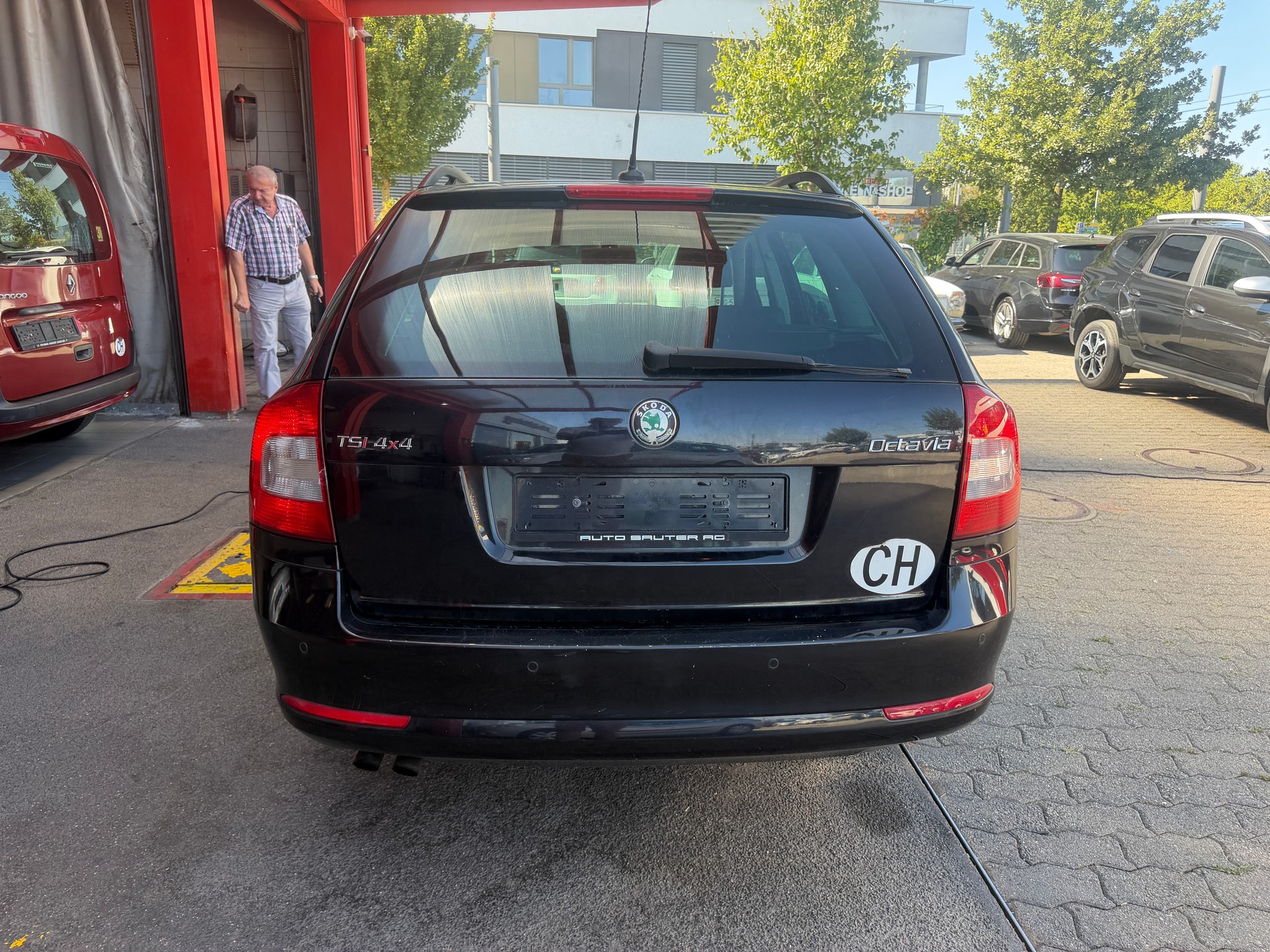 SKODA Octavia Combi 1.8 TSI Stöckli 4x4-image-5
