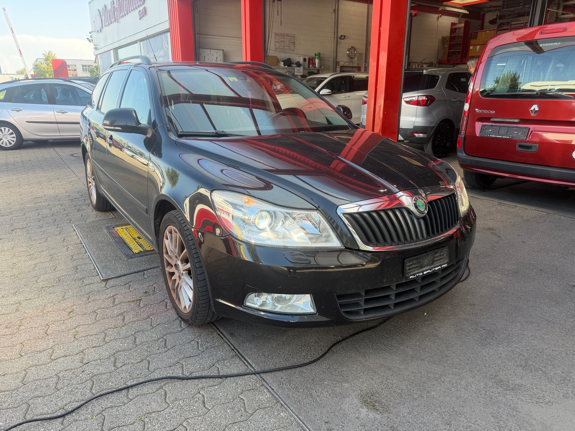 SKODA Octavia Combi 1.8 TSI Stöckli 4x4-showroom-element-1