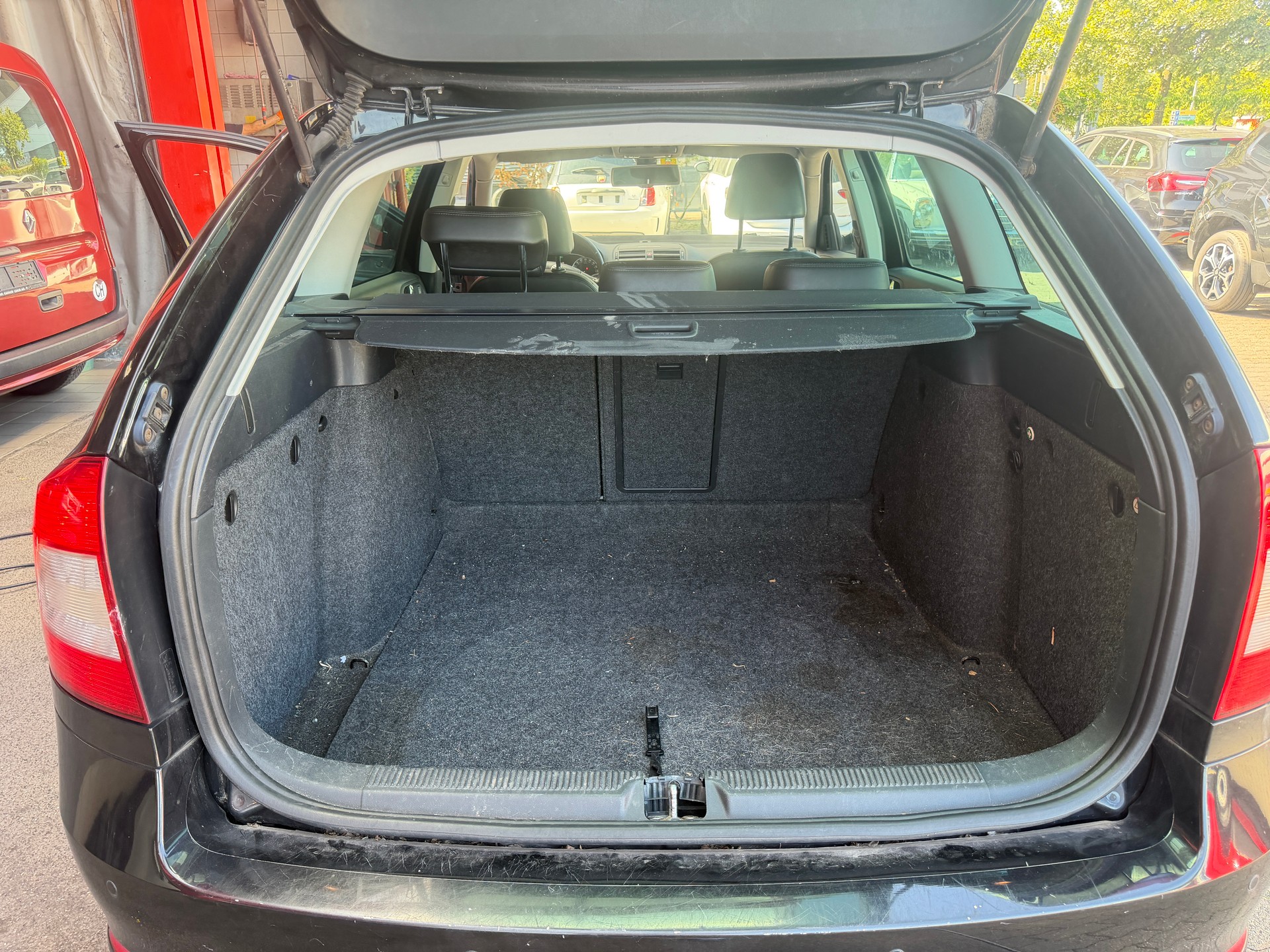 SKODA Octavia Combi 1.8 TSI Stöckli 4x4-image-11