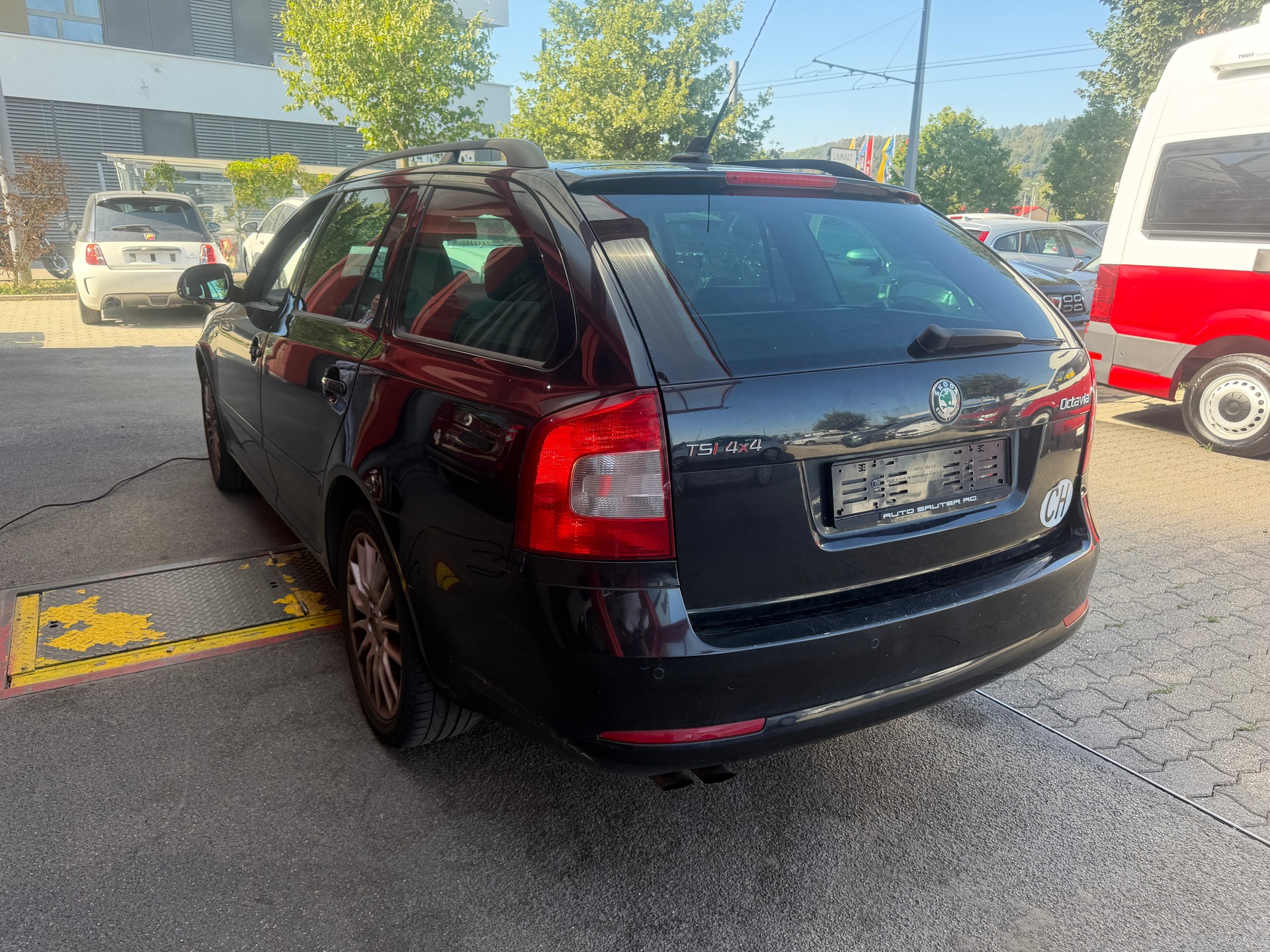 SKODA Octavia Combi 1.8 TSI Stöckli 4x4-image-6