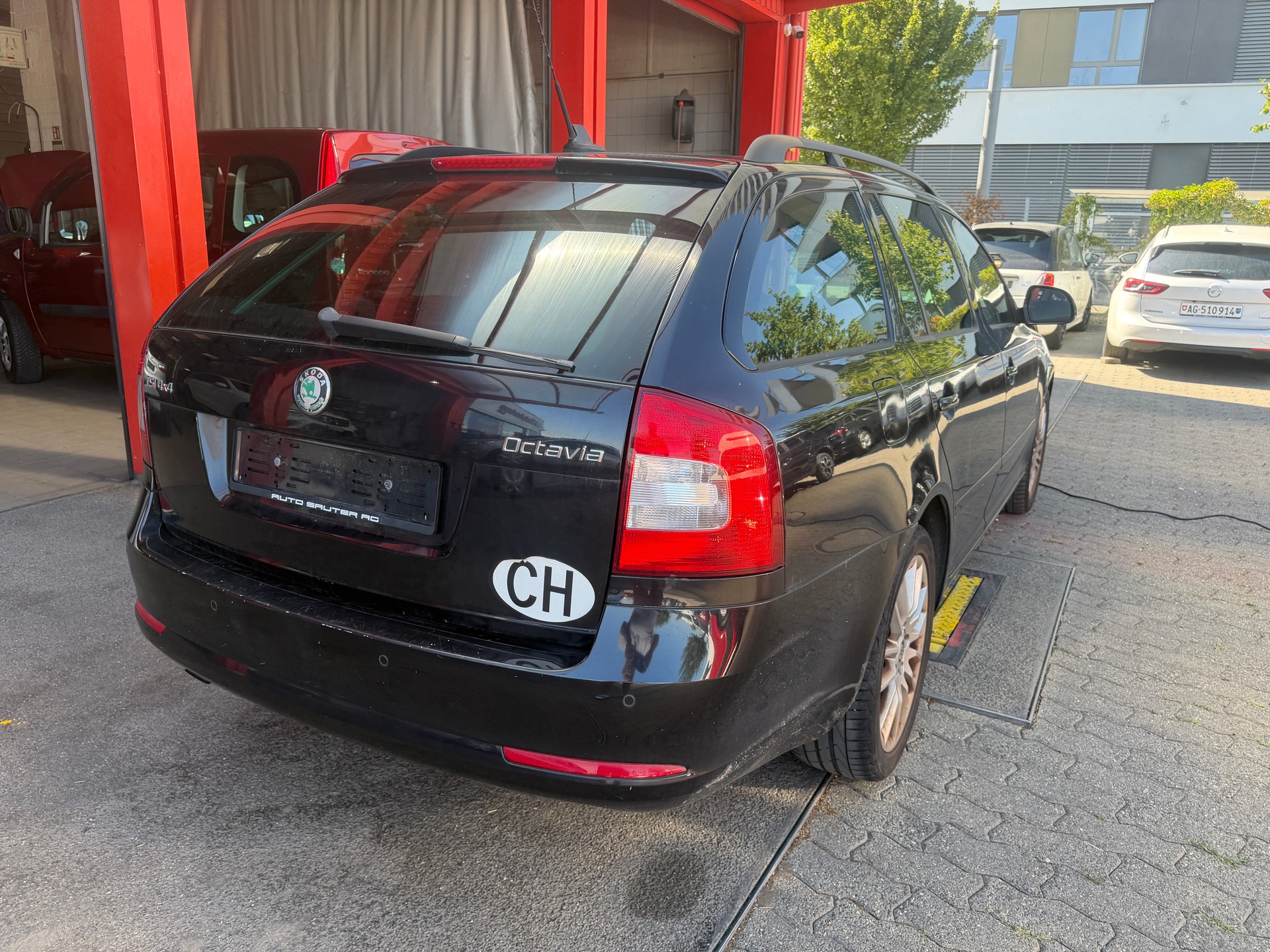 SKODA Octavia Combi 1.8 TSI Stöckli 4x4-image-7