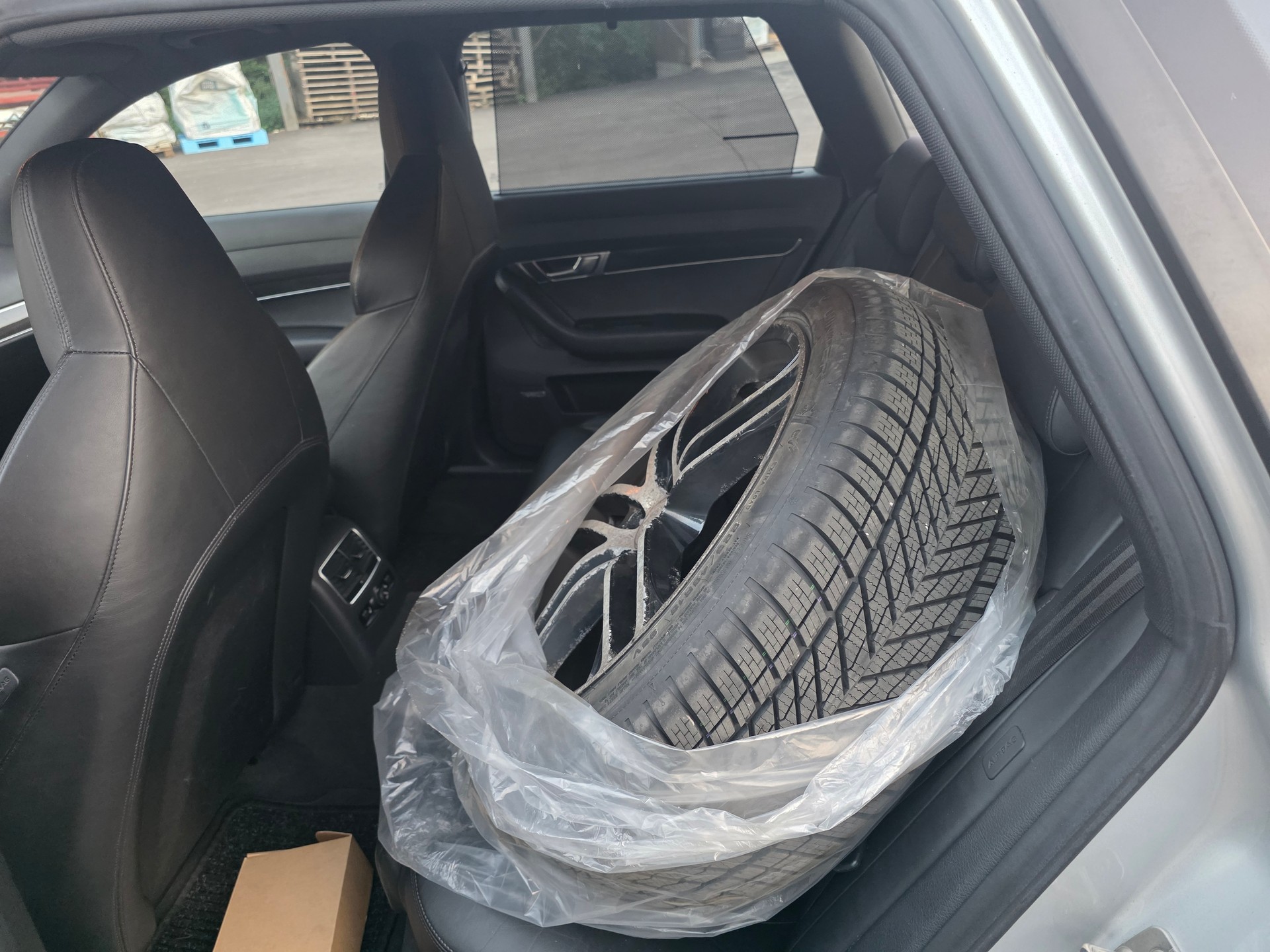 AUDI S6 Avant 5.2 V10 quattro tiptronic-image-10