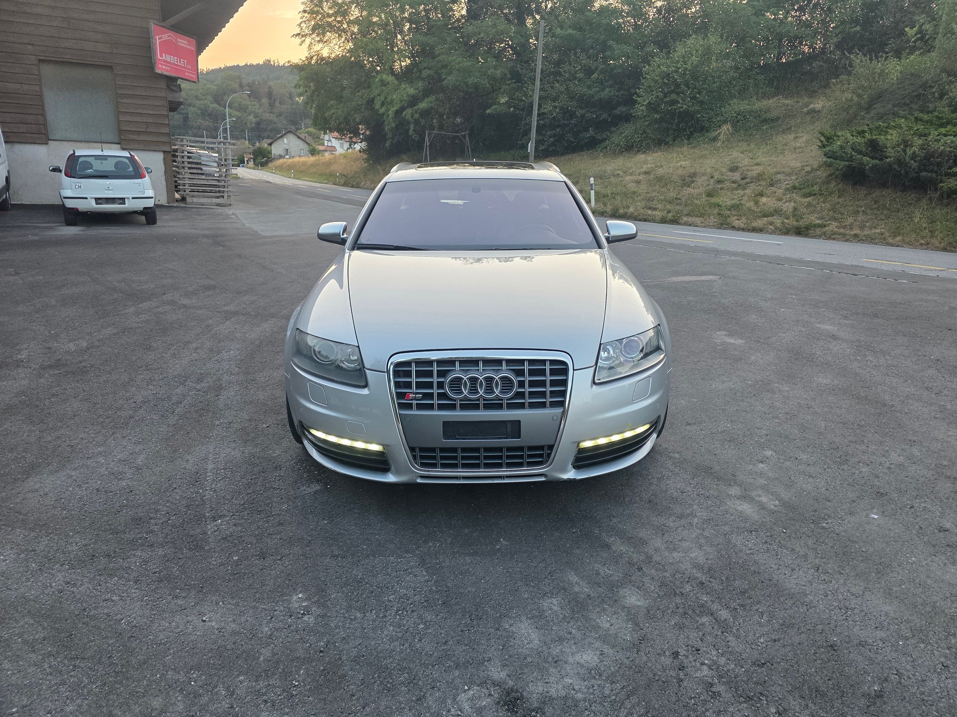 AUDI S6 Avant 5.2 V10 quattro tiptronic-image-0