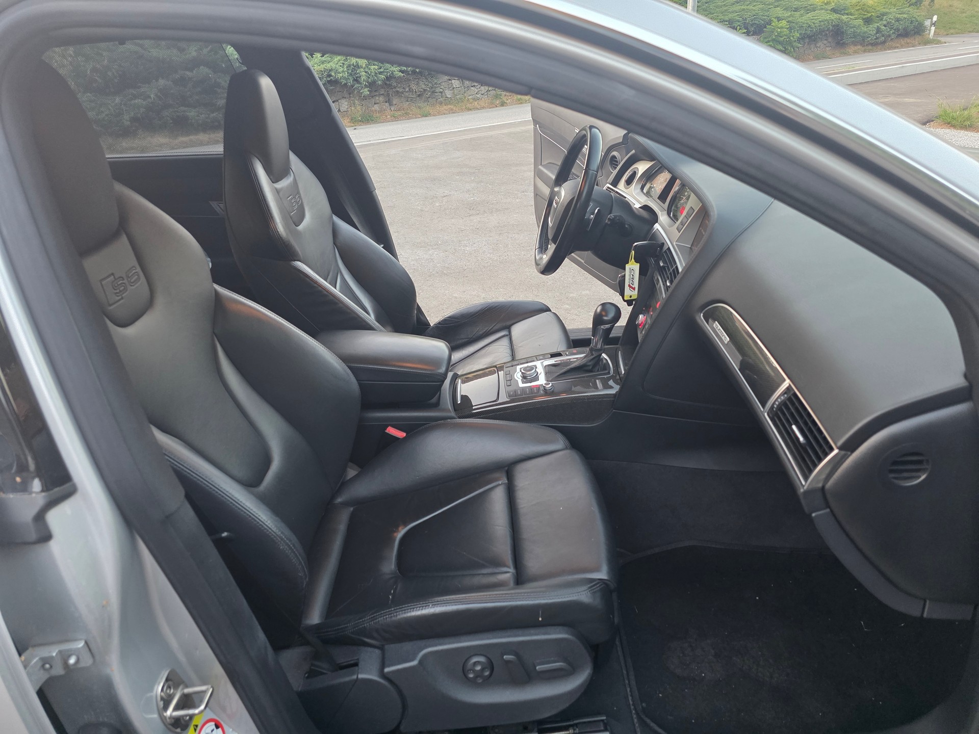 AUDI S6 Avant 5.2 V10 quattro tiptronic-image-7