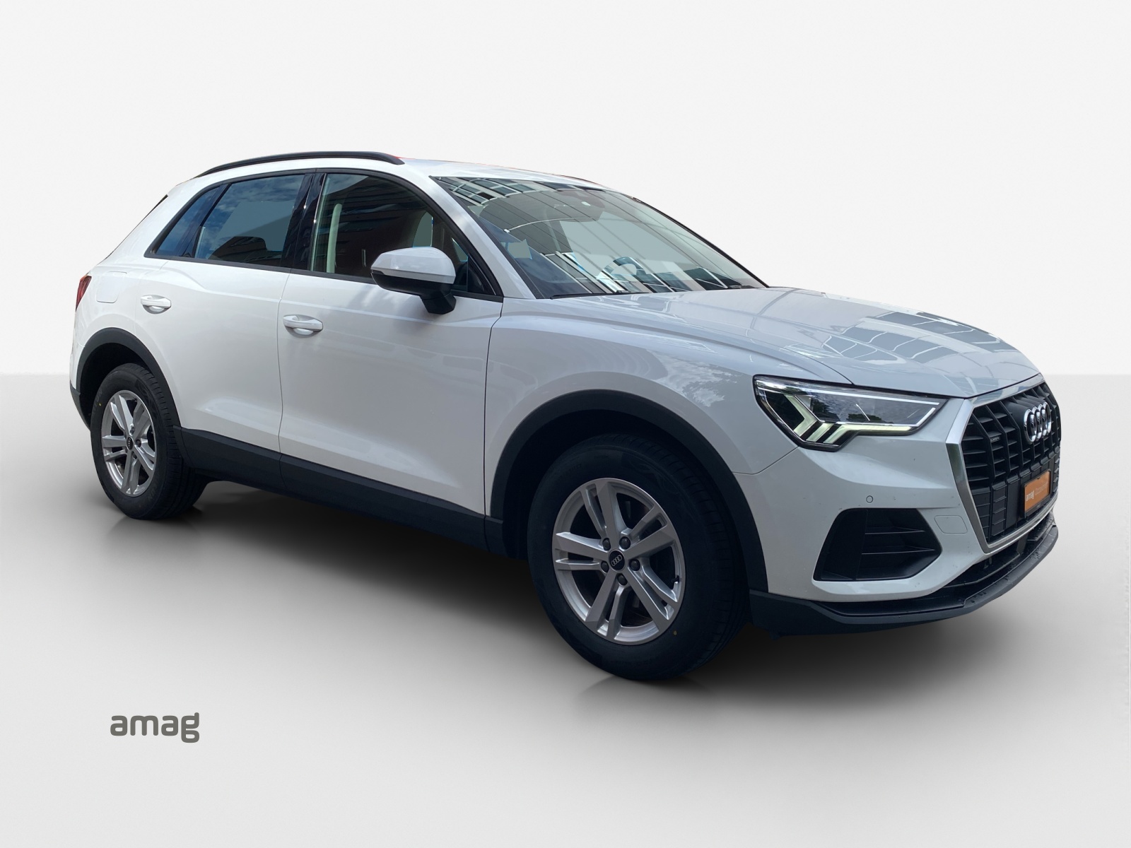 AUDI Q3 35 TDI Attraction quattro S-tronic-image-5