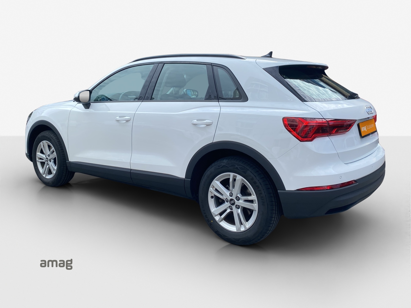 AUDI Q3 35 TDI Attraction quattro S-tronic-image-2