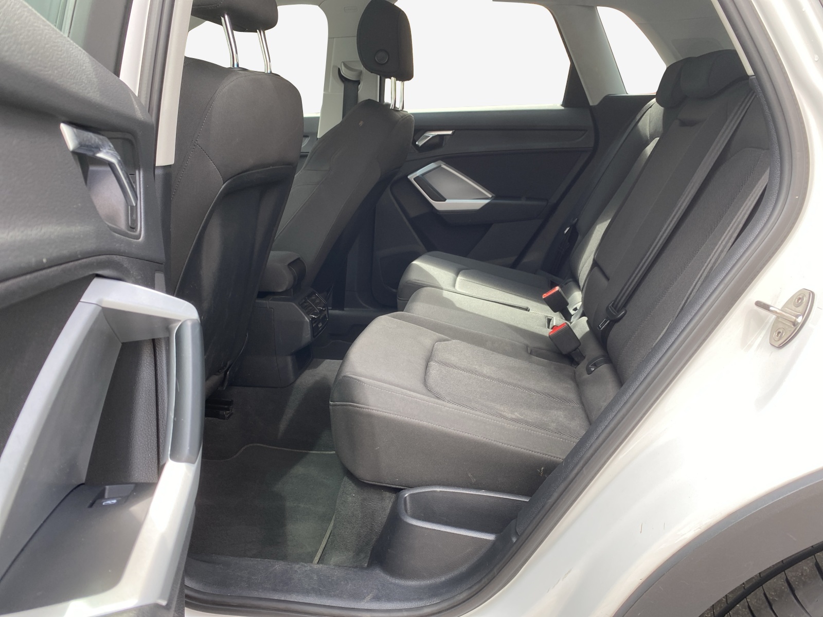 AUDI Q3 35 TDI Attraction quattro S-tronic-image-11