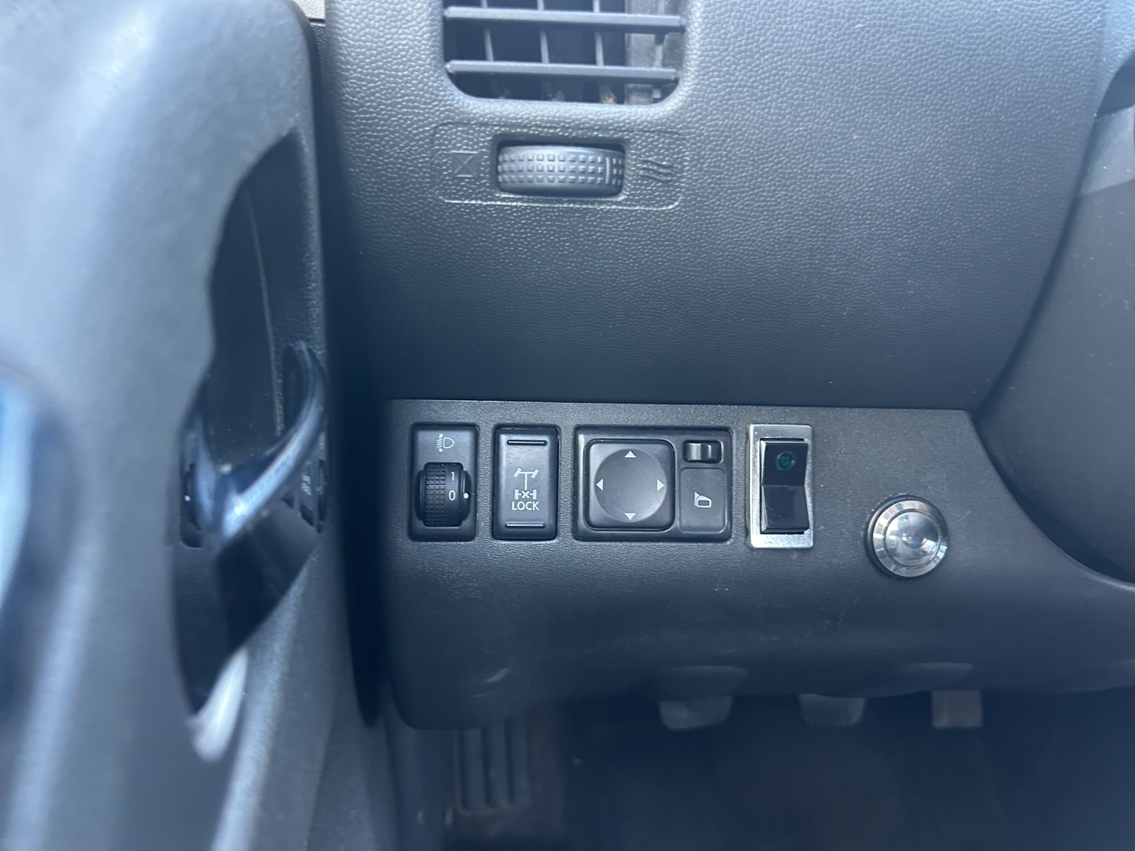 NISSAN Navara Double Cab SE 2.5 dCi 4WD-image-15