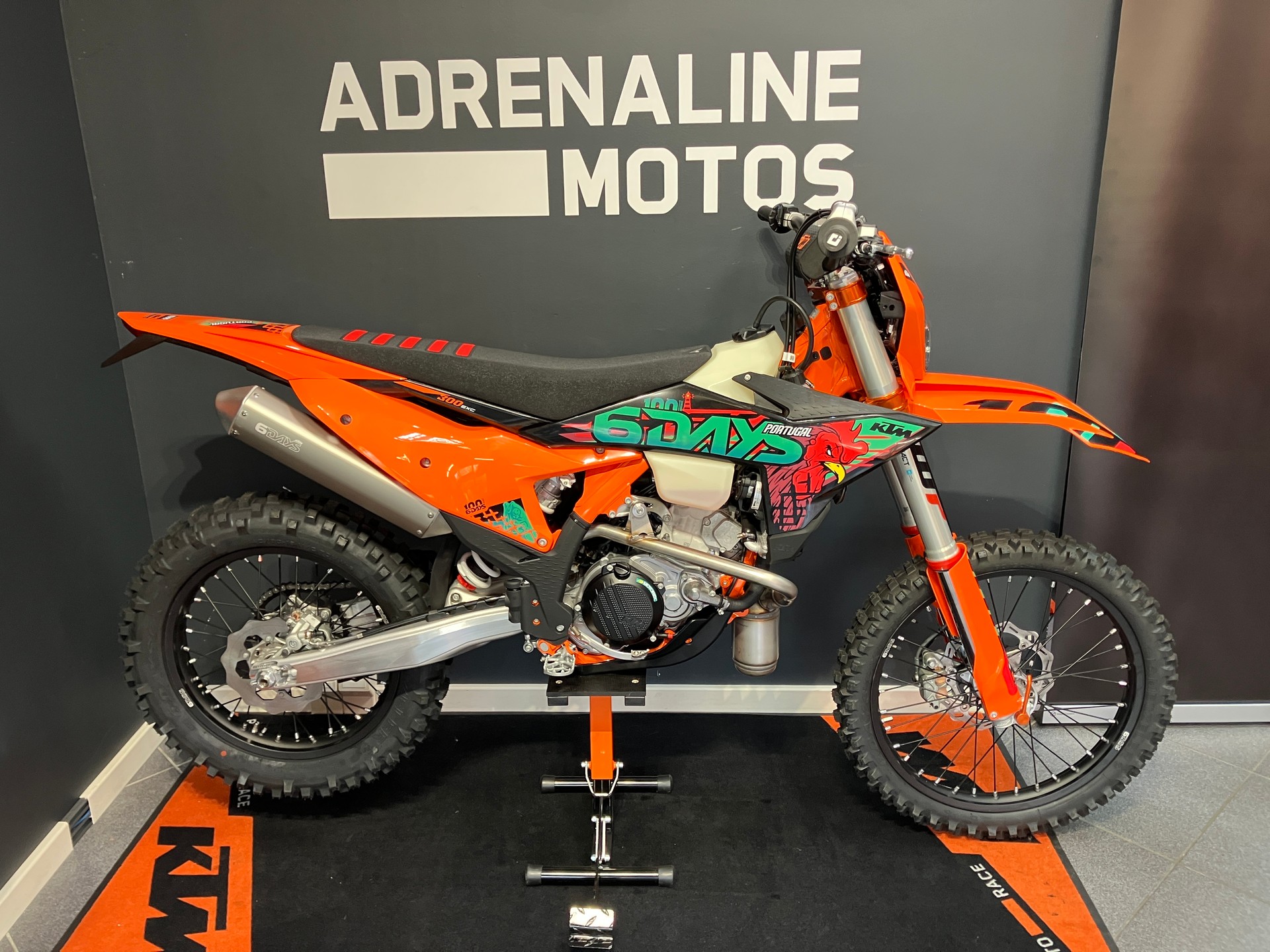 KTM 300 EXC Six Days 2027-showroom-element-3