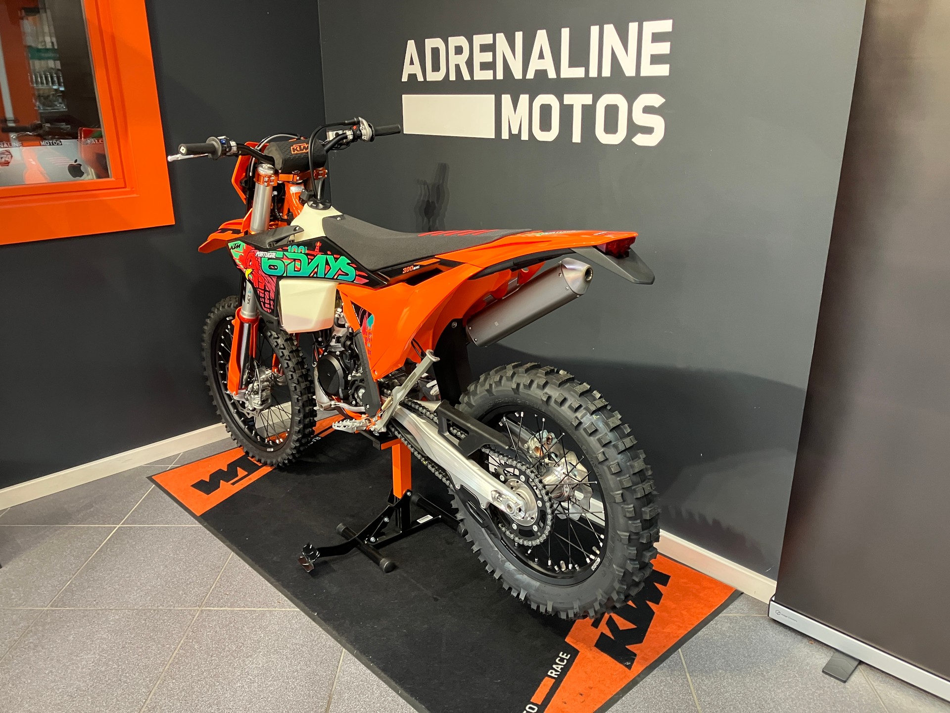 KTM 300 EXC Six Days 2027-showroom-element-2