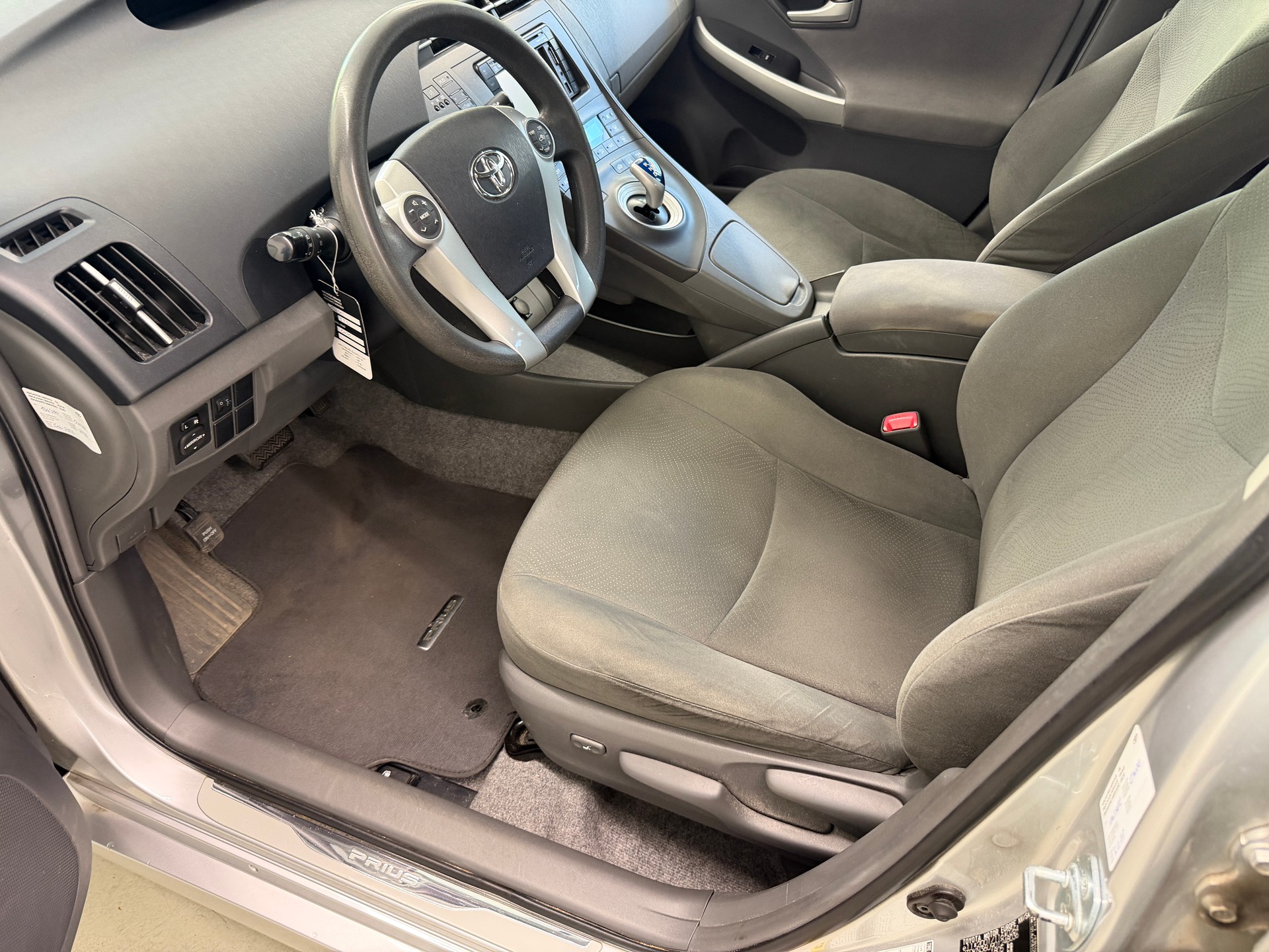 TOYOTA Prius 1.8 16V HSD Sol-image-12