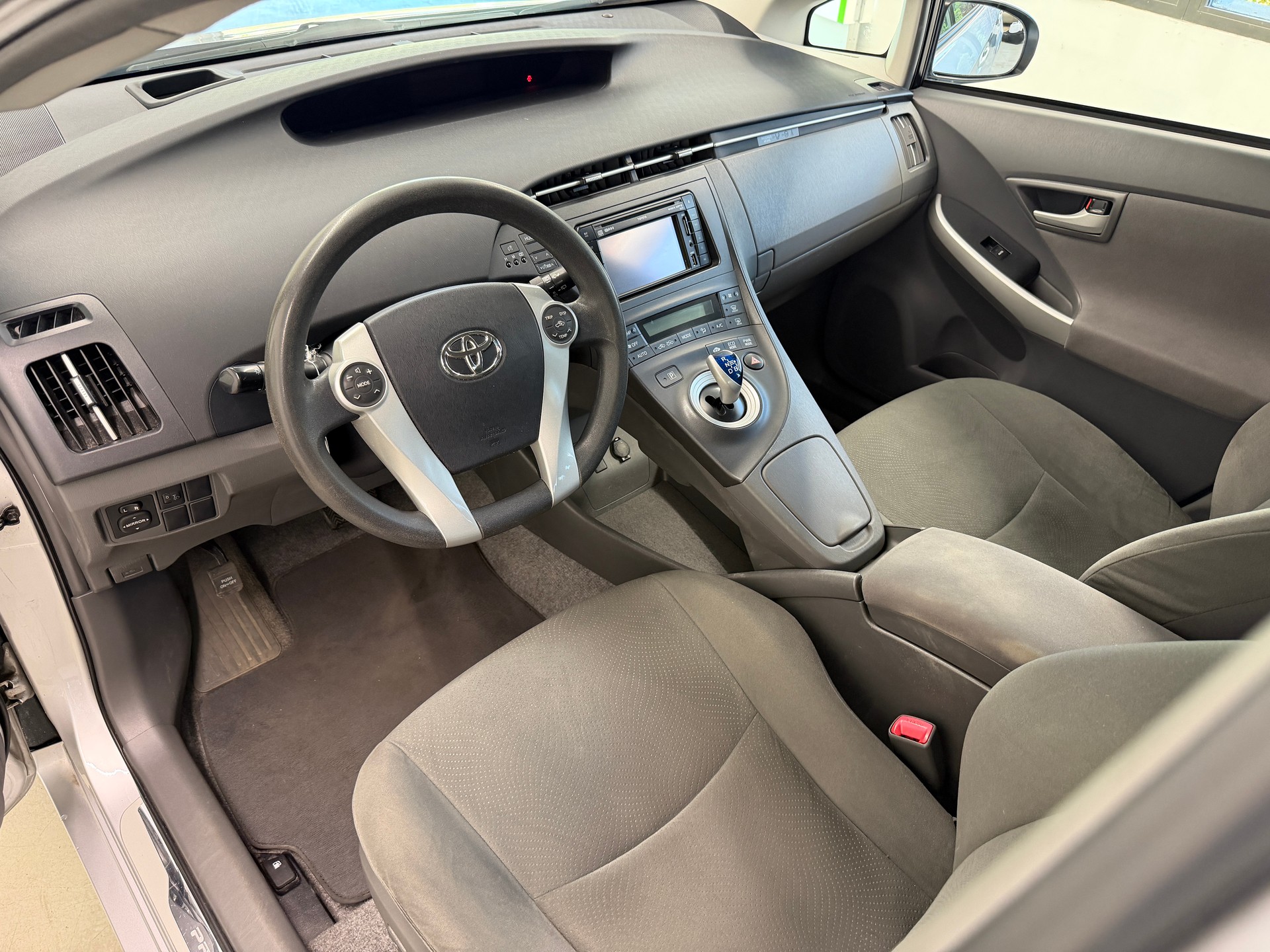 TOYOTA Prius 1.8 16V HSD Sol-image-11