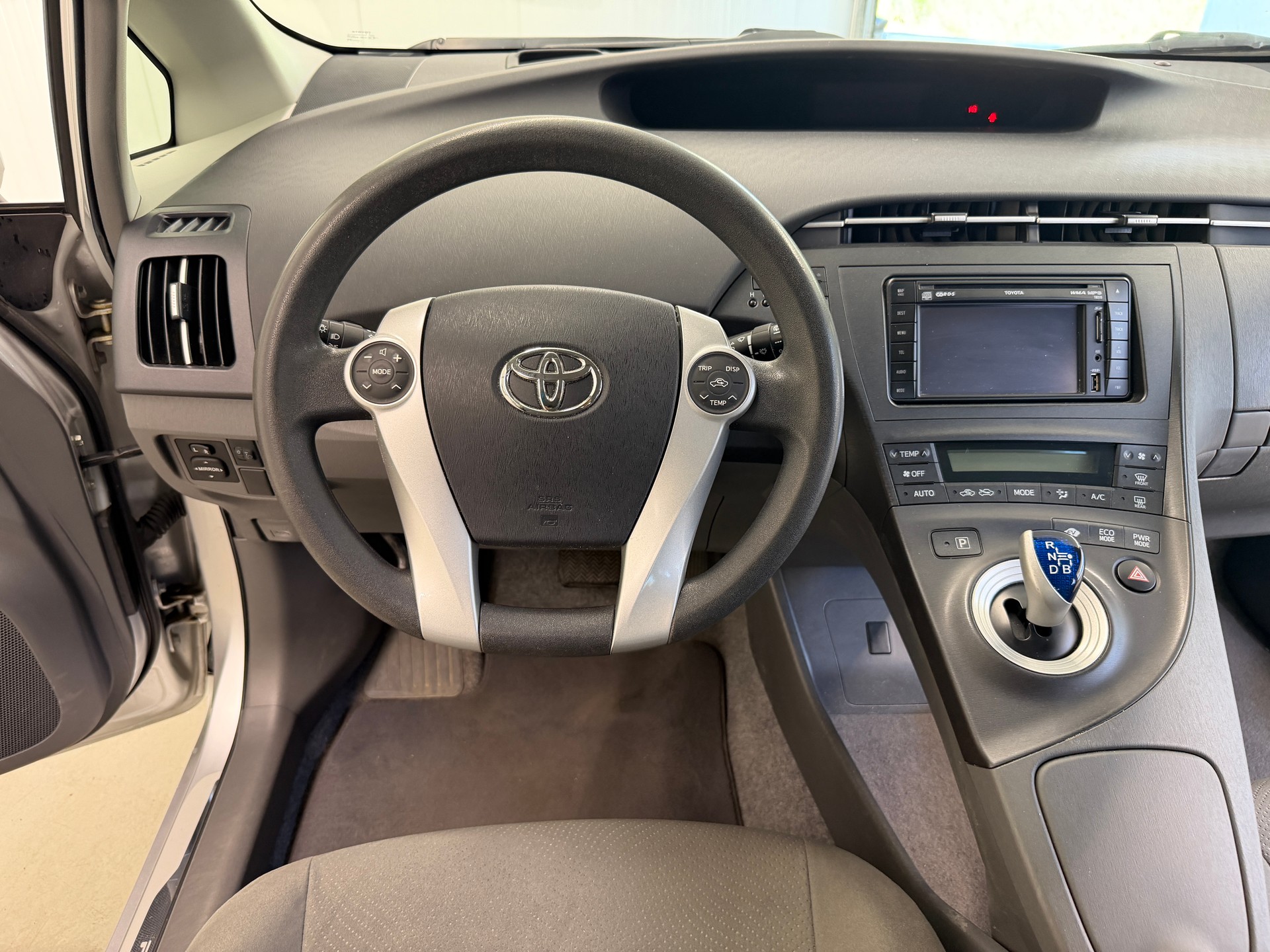 TOYOTA Prius 1.8 16V HSD Sol-image-19