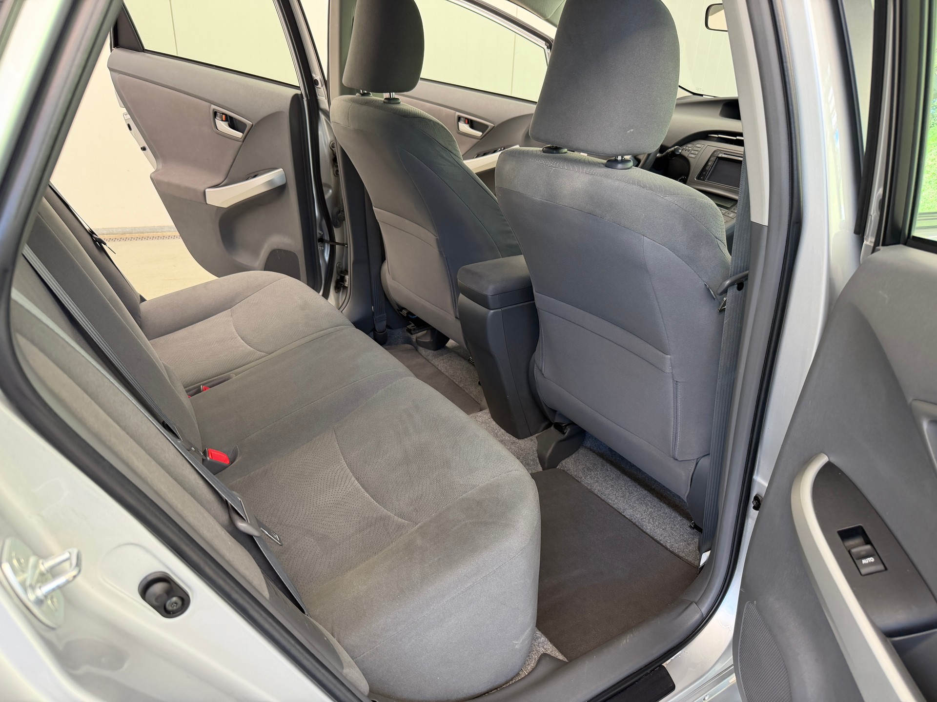 TOYOTA Prius 1.8 16V HSD Sol-image-15