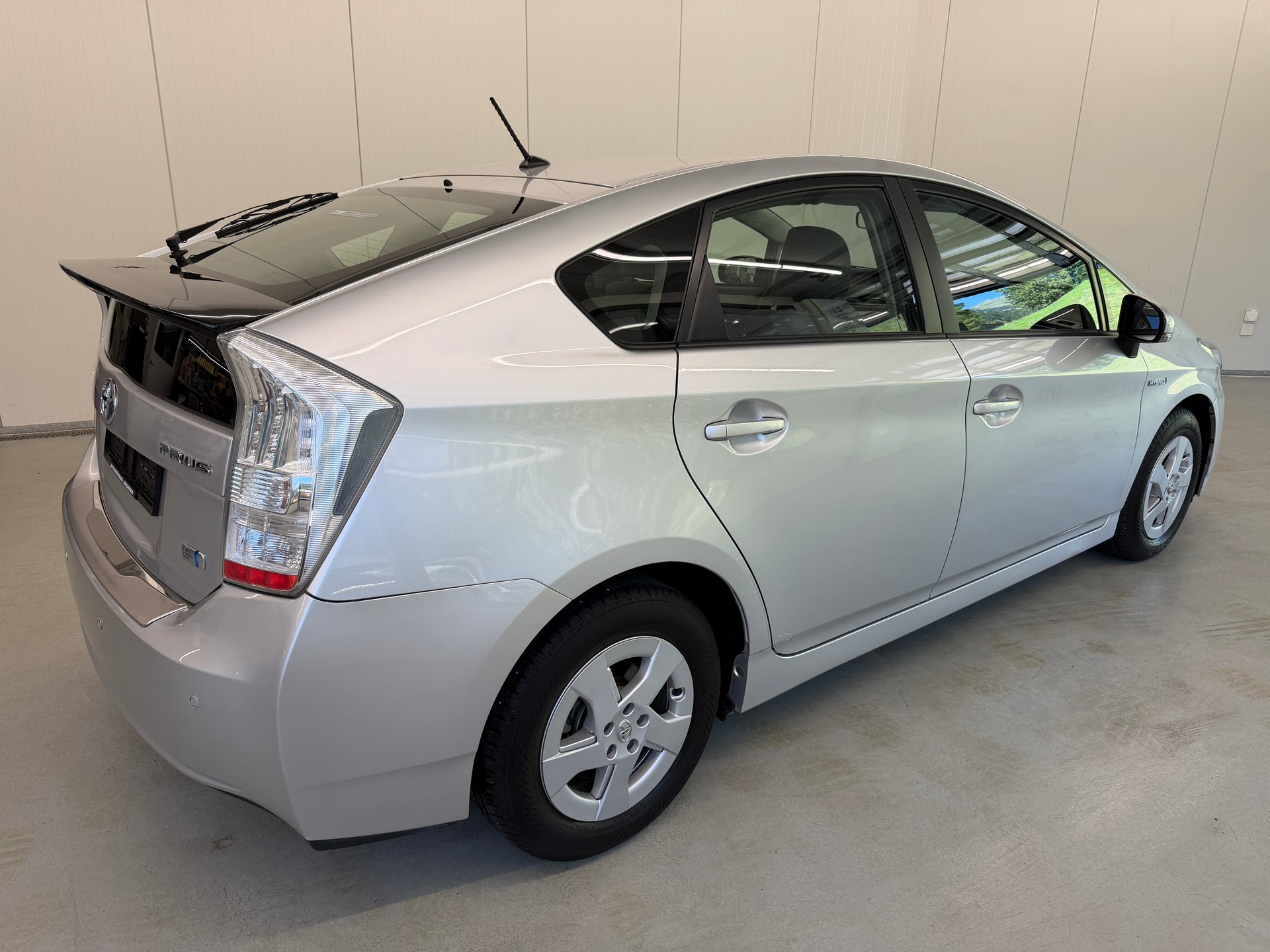 TOYOTA Prius 1.8 16V HSD Sol-image-3