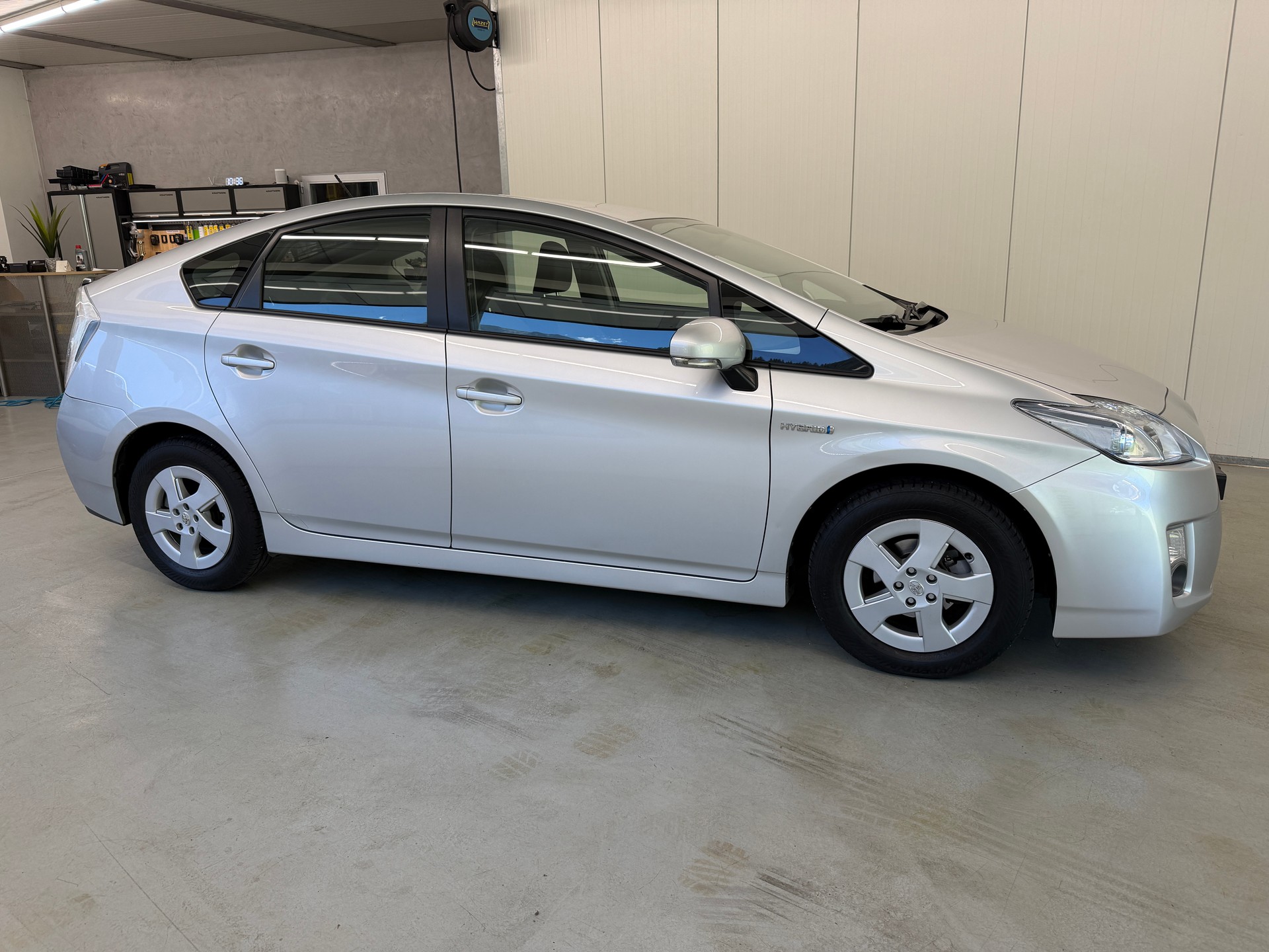 TOYOTA Prius 1.8 16V HSD Sol-image-2