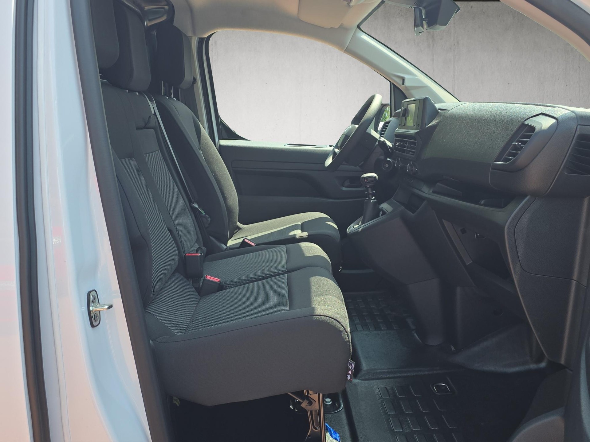 TOYOTA PROACE Van L1 1.5 D Active-image-13